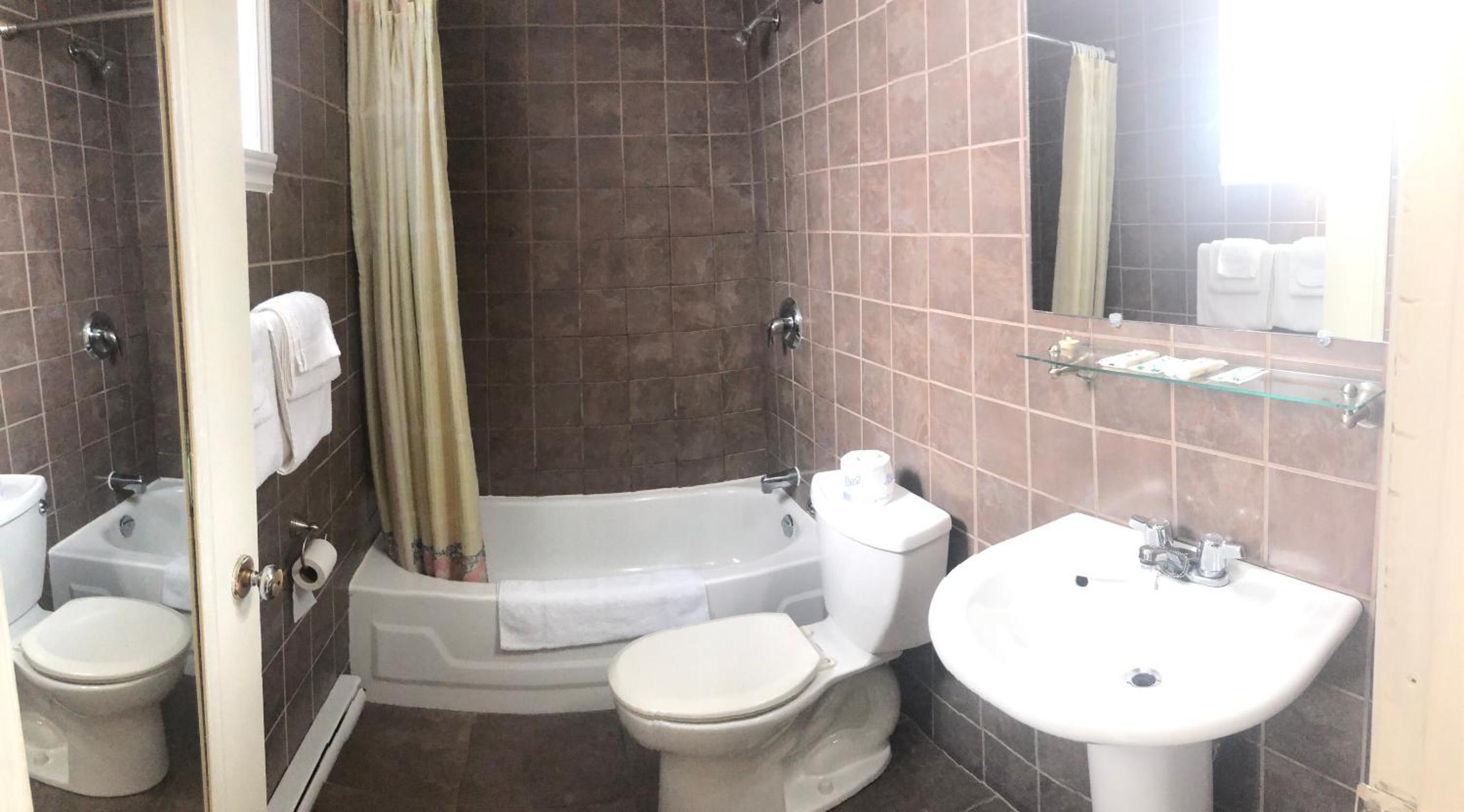 Double Room - Photo 9