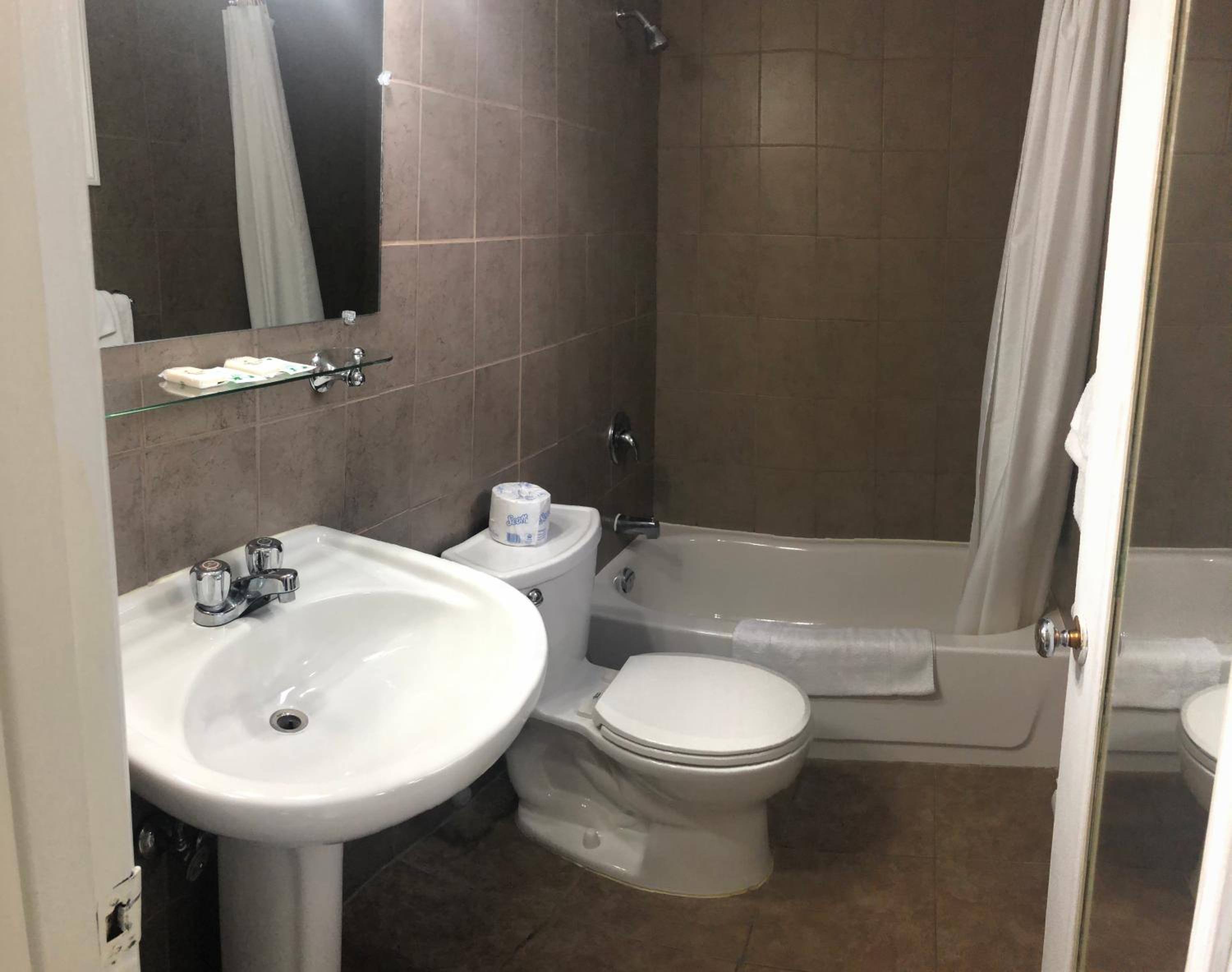 Double Room - Photo 7