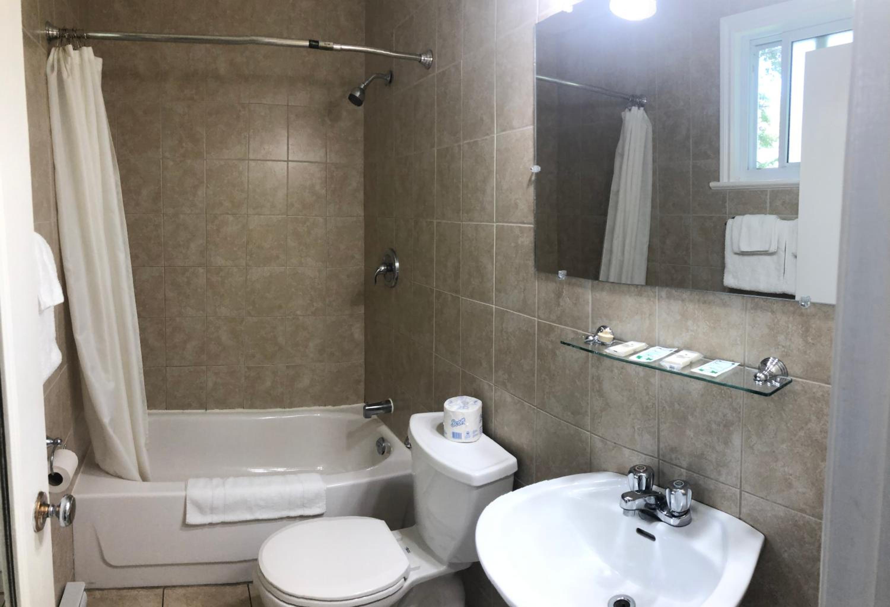 Double Room - Photo 16