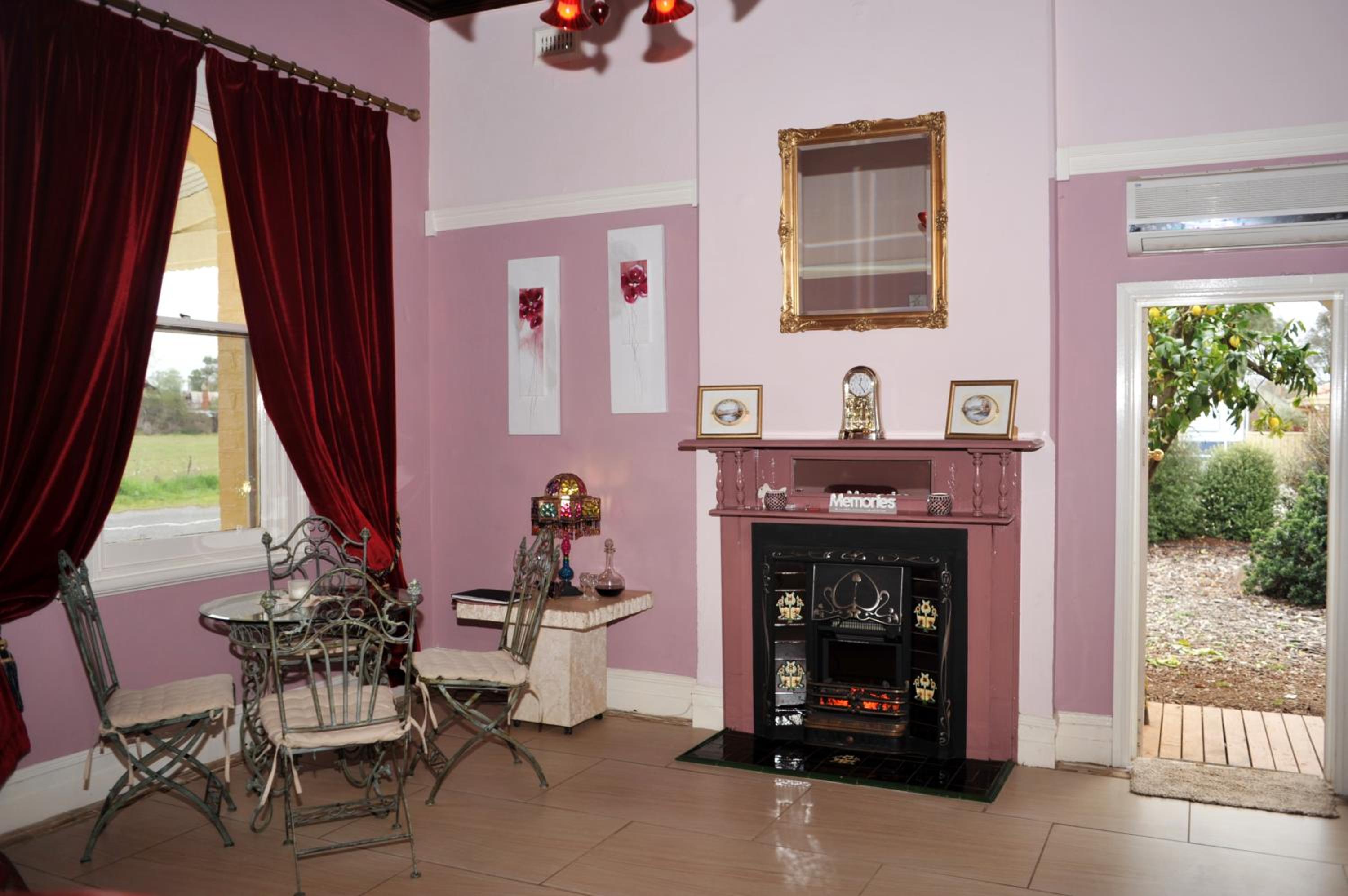 Deluxe Queen Suite