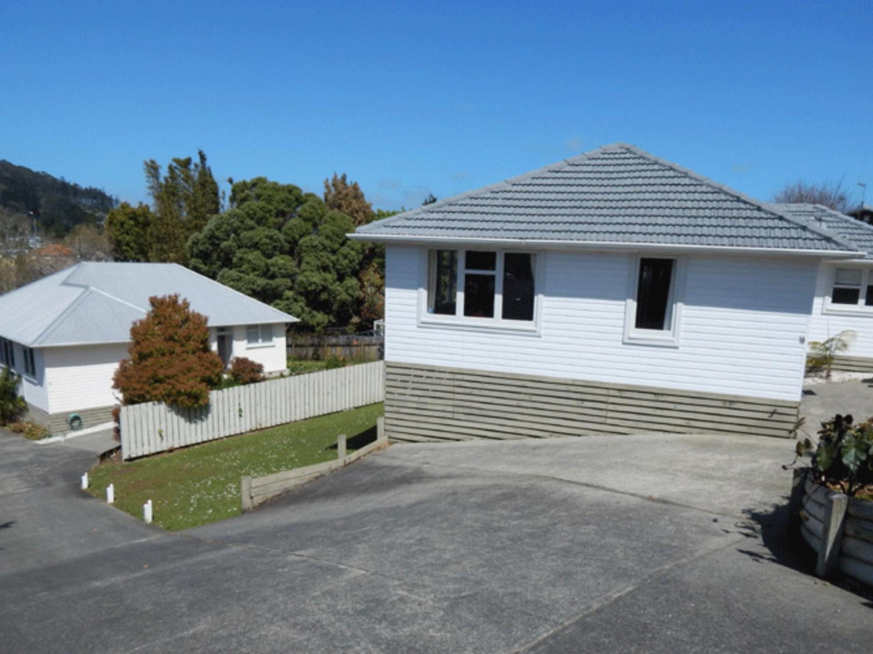 Three-Bedroom House photo 3