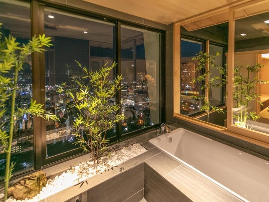 Deluxe Suite with Sea View photo 2