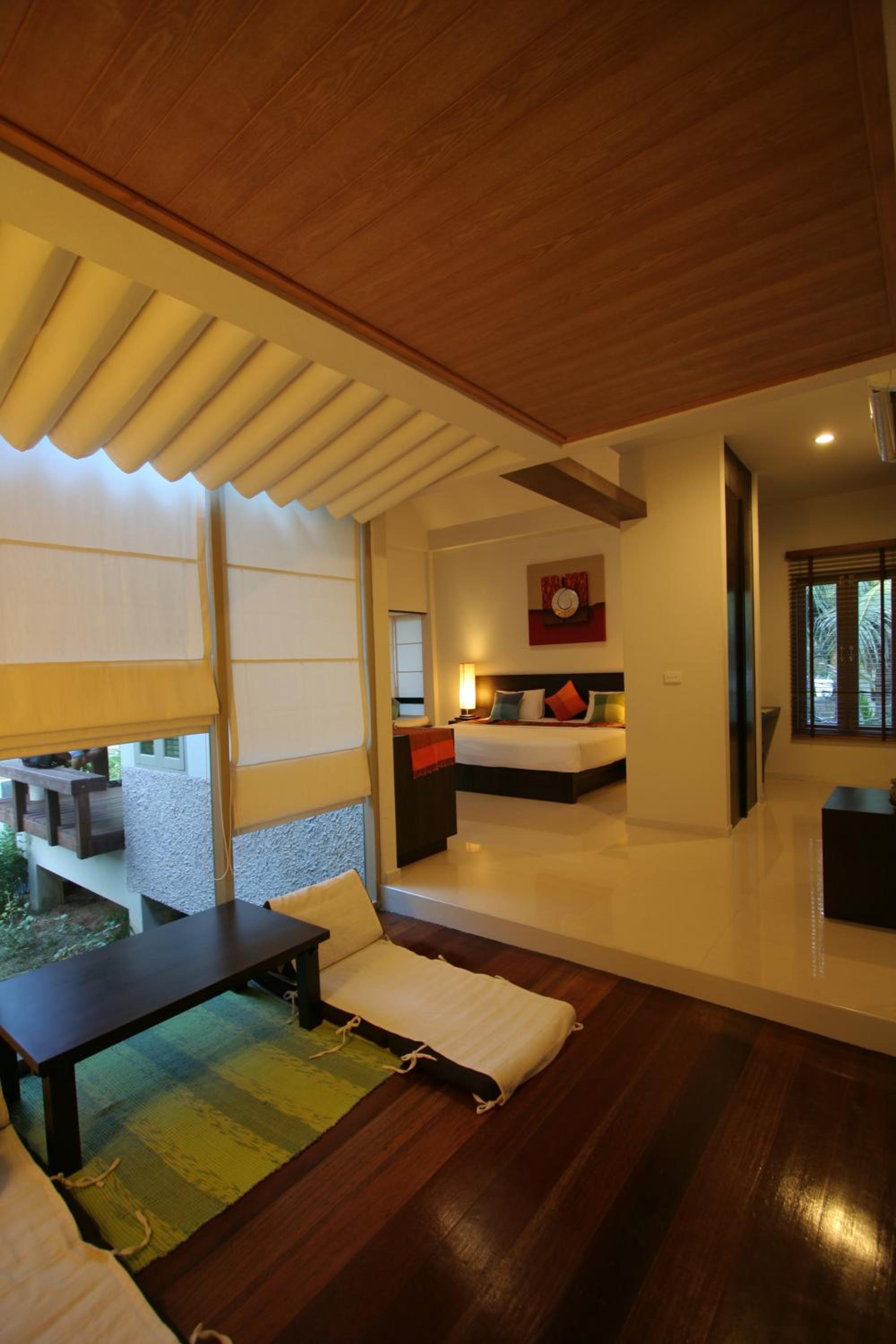 Suite with Living Room - Photo 2