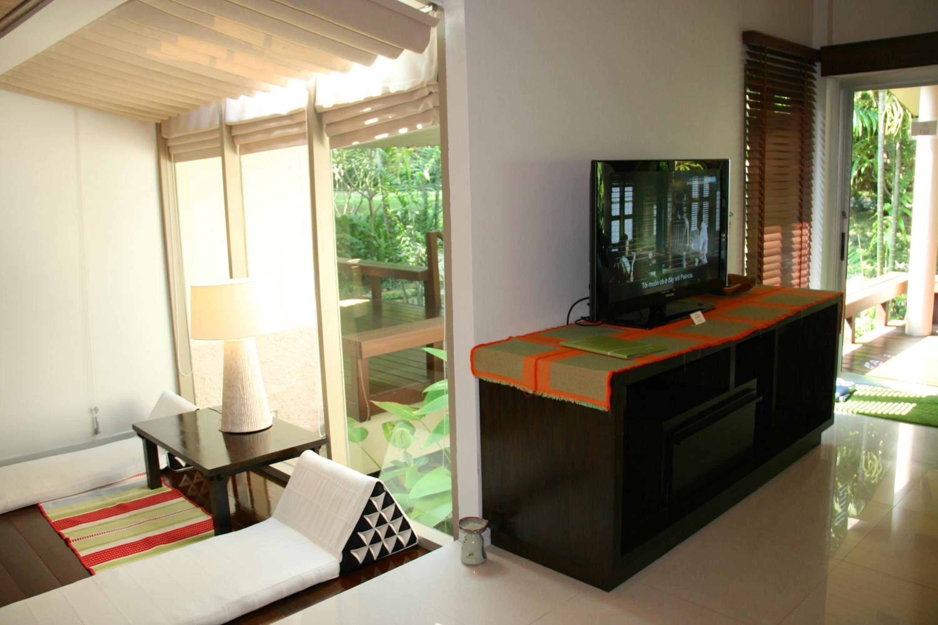 Suite with Living Room - Photo 3