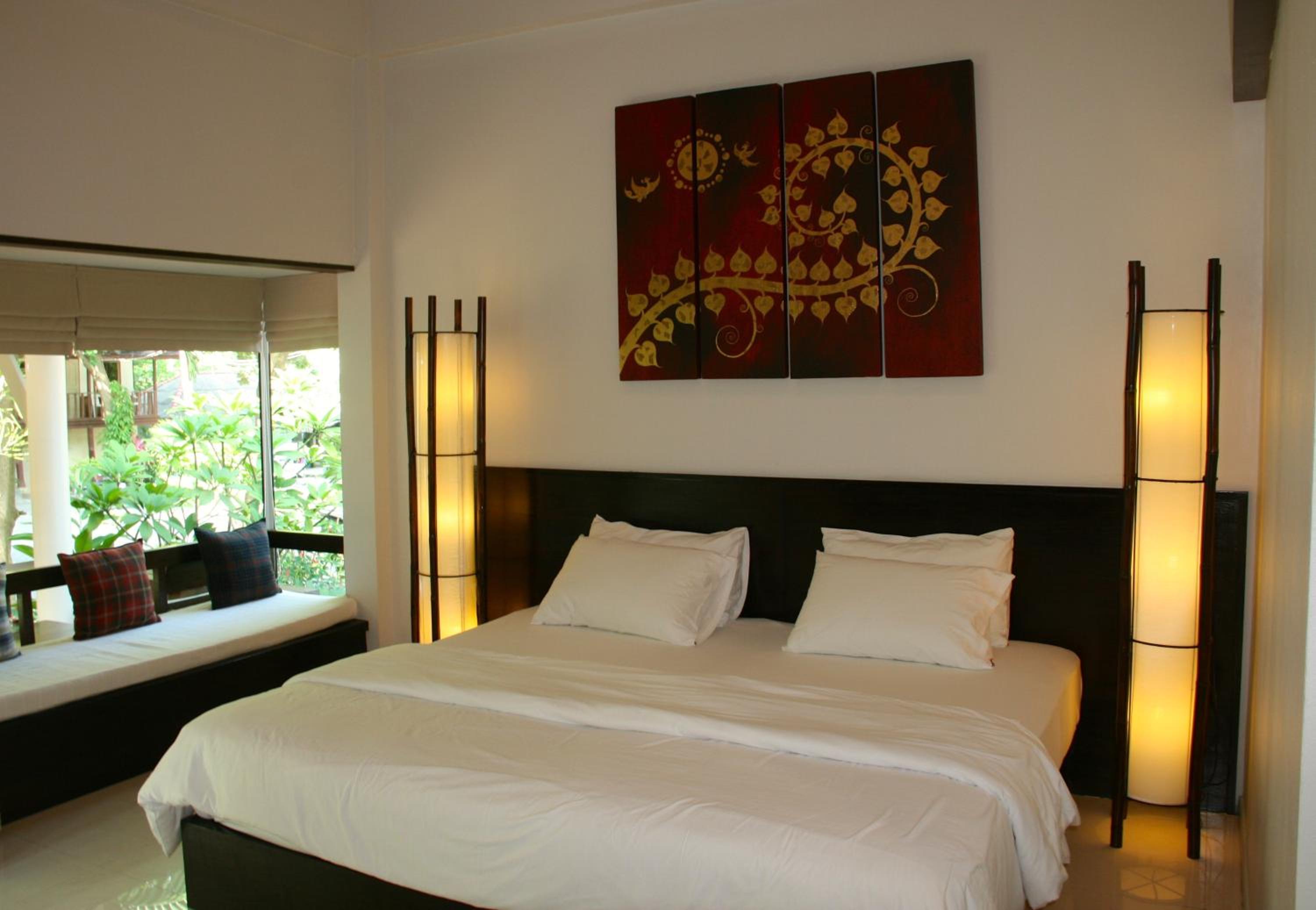 Suite with Living Room - Photo 9