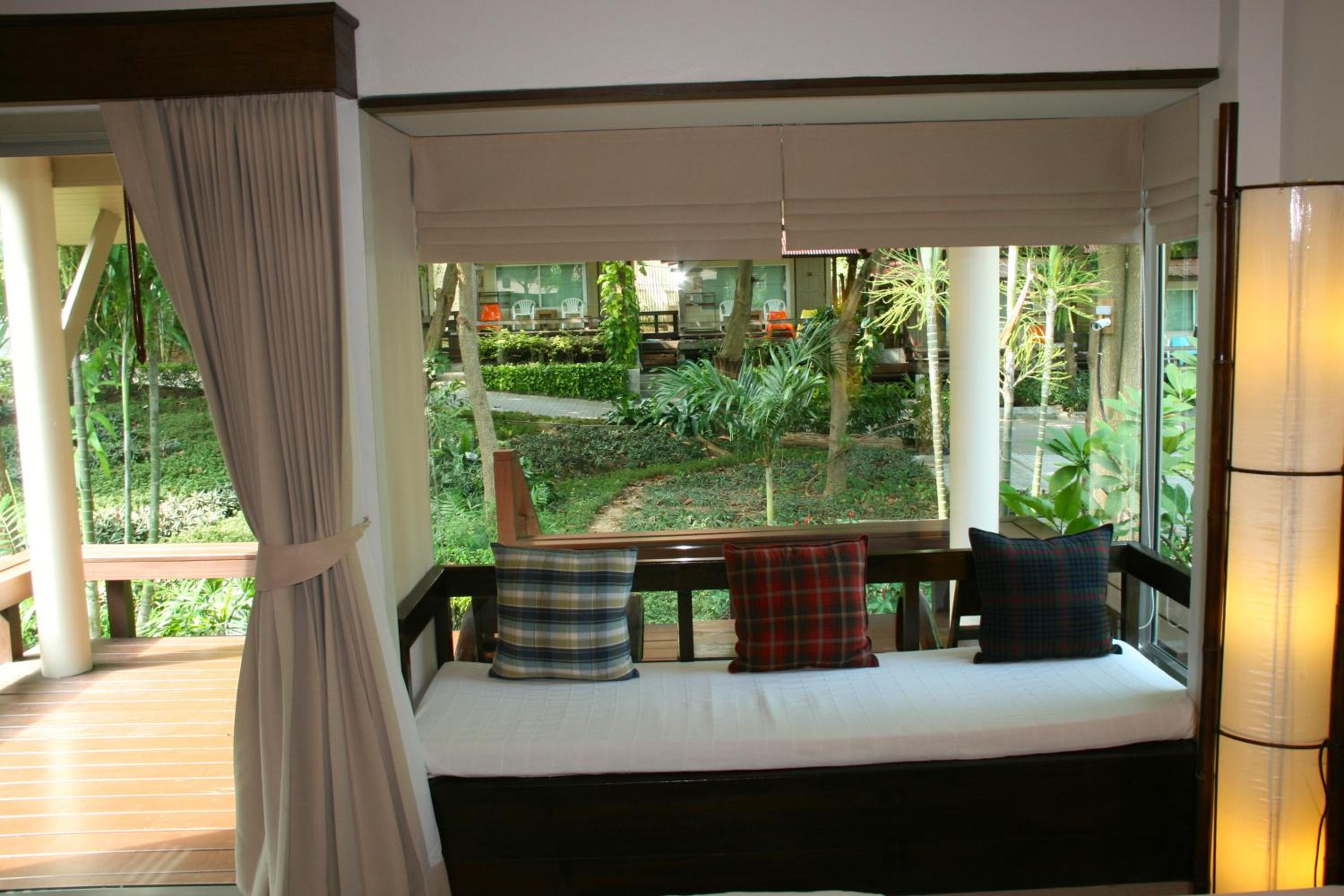 Suite with Living Room - Photo 6