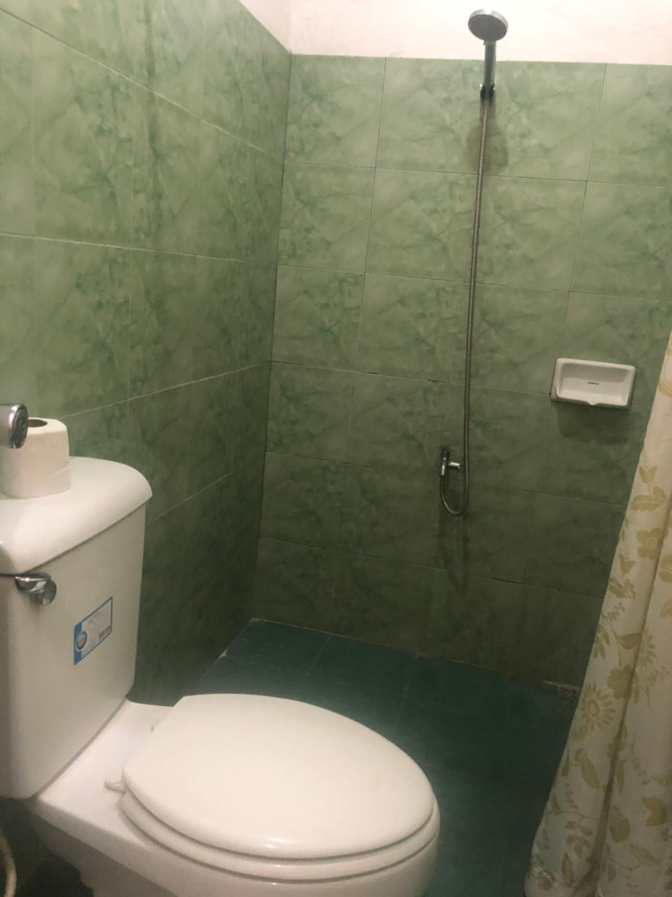 Quadruple Room with Bathroom - Photo 2