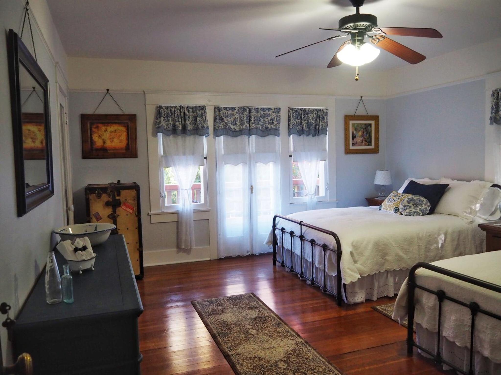 Deluxe Queen Room With Two Queen Beds photo 1