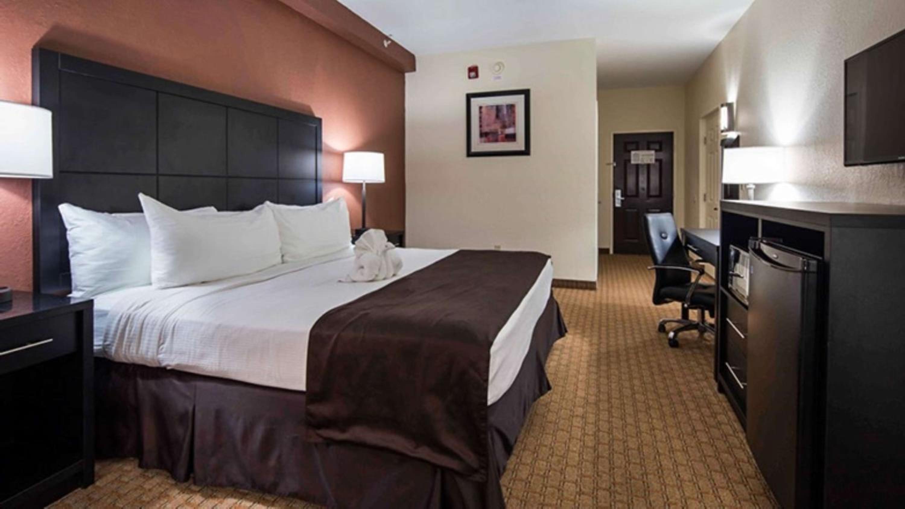 King Room - Non-Smoking - Photo 2