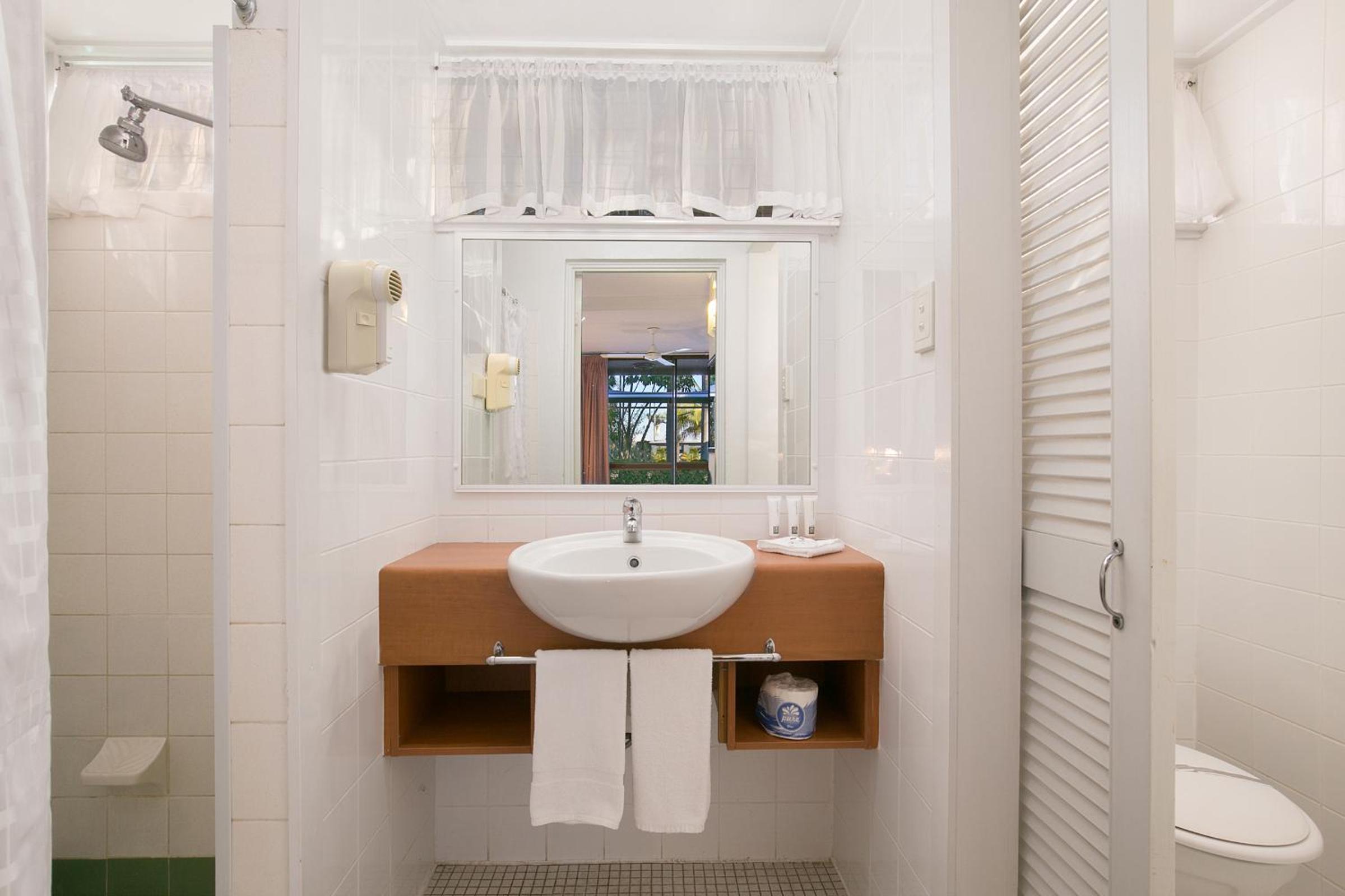 Deluxe Family Suite - Photo 3