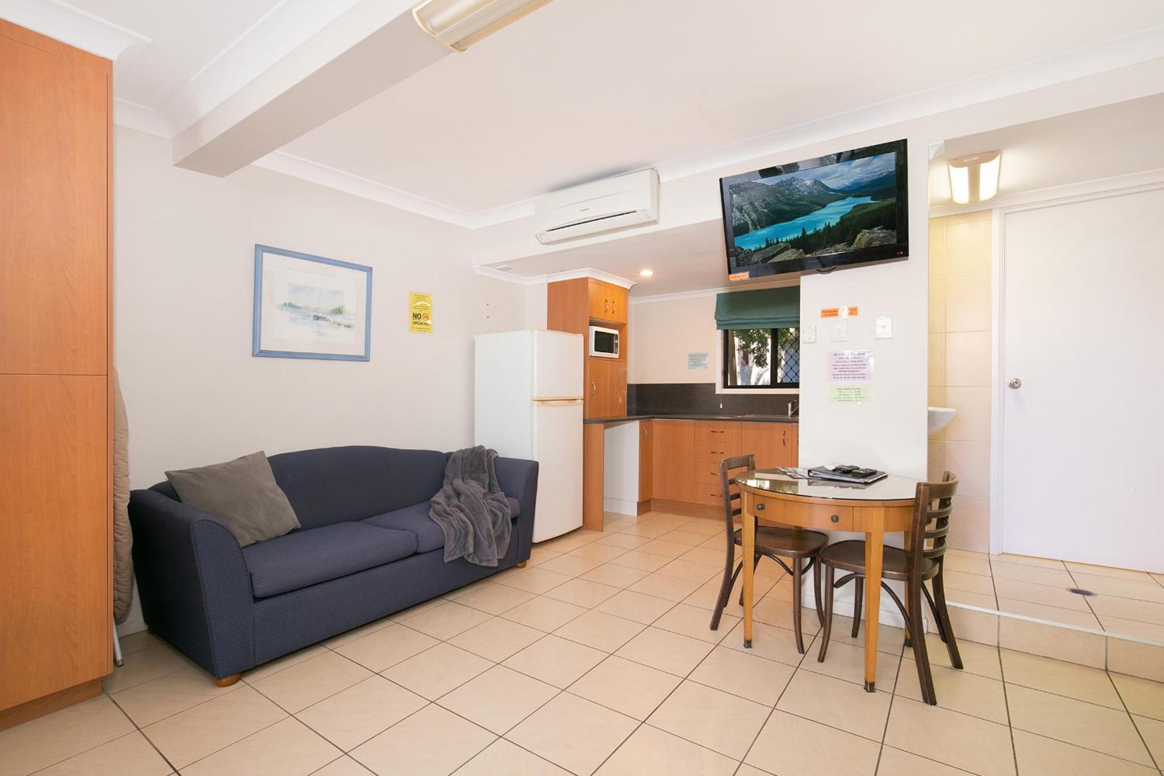 Family Room - Photo 2