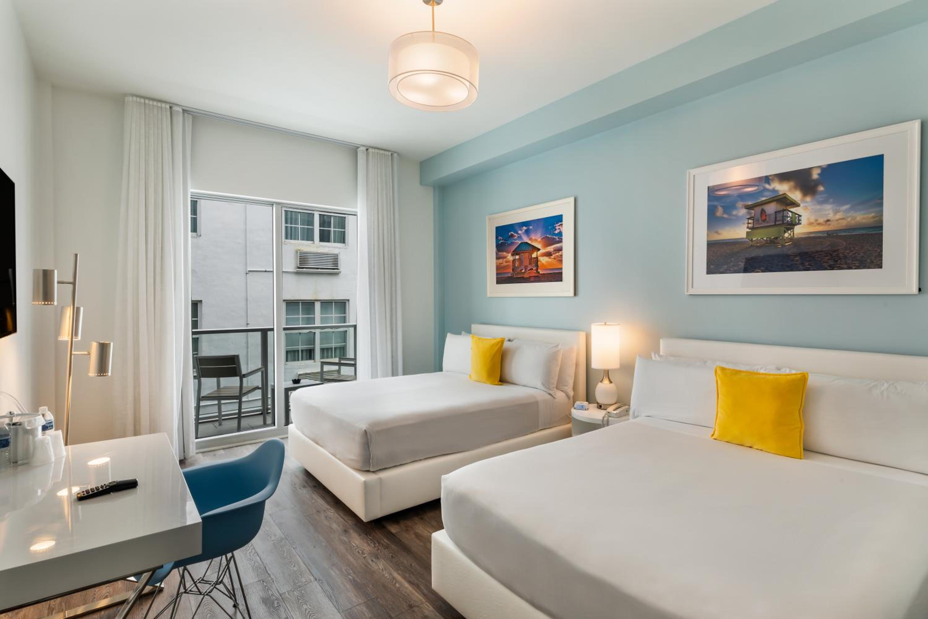 Quadruple Room with Balcony - Photo 5