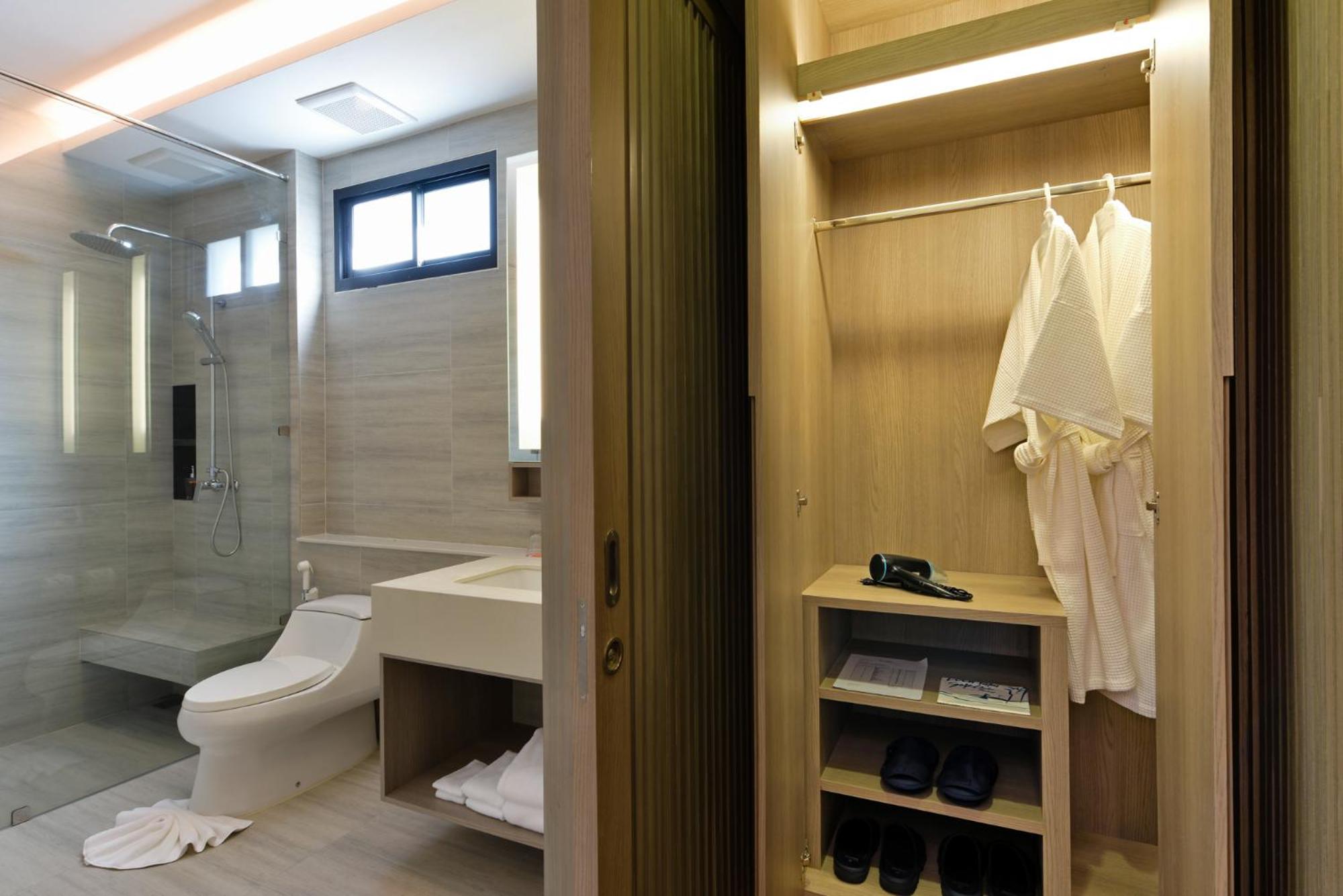 Two-Bedroom Suite with Private Pool - Photo 9