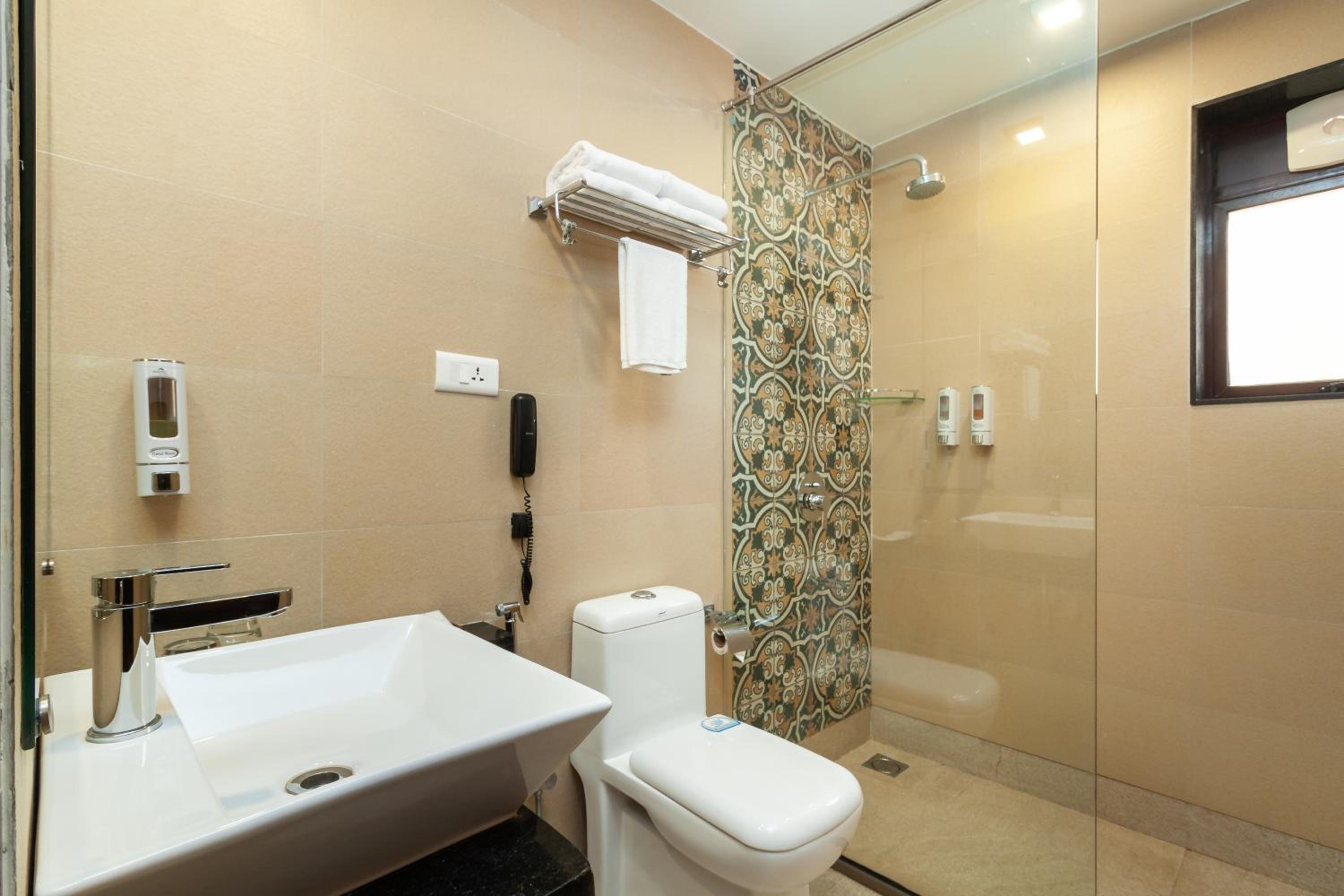 Pool View Suite - Photo 2
