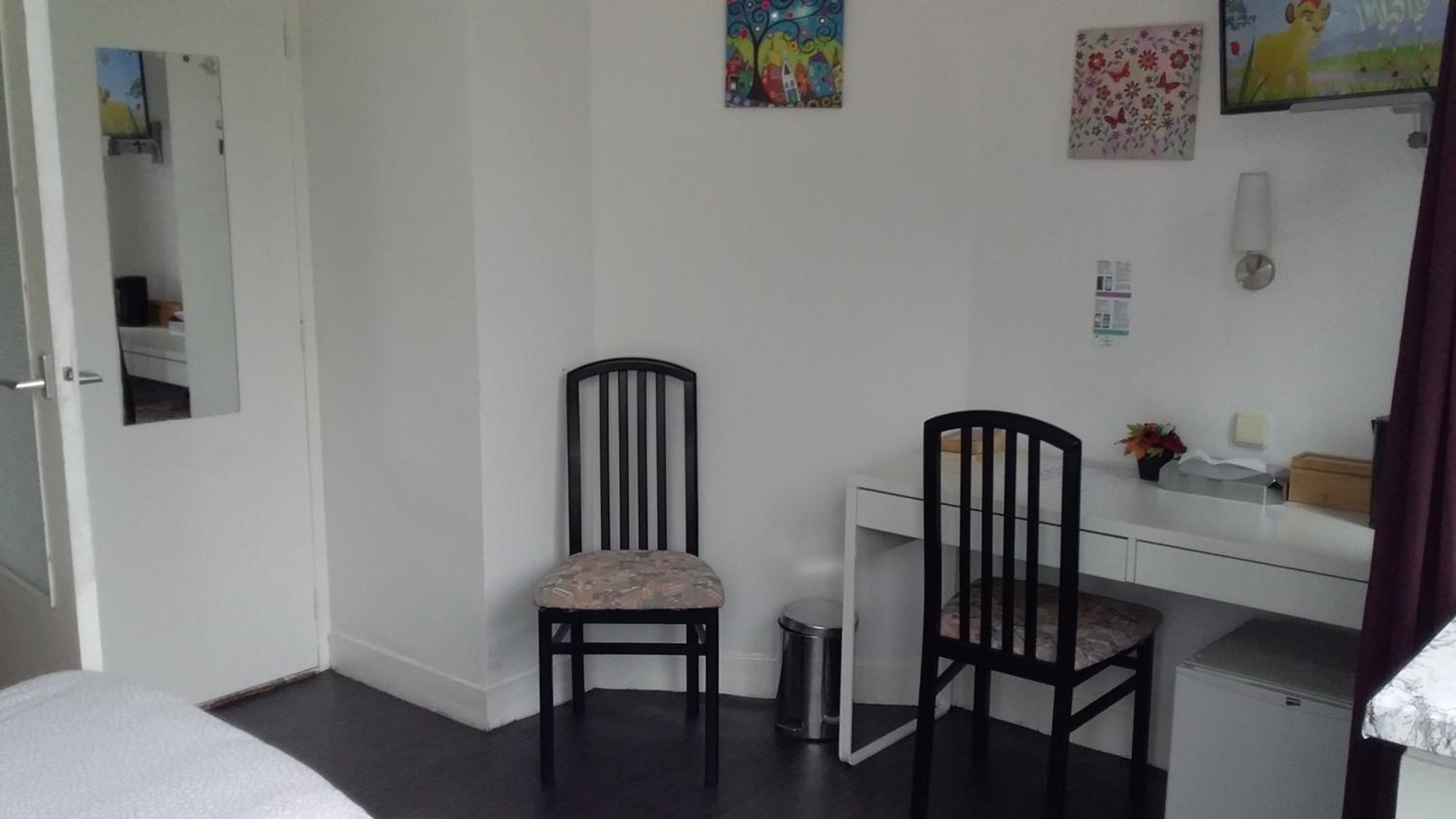 Budget Double Room - Photo 10