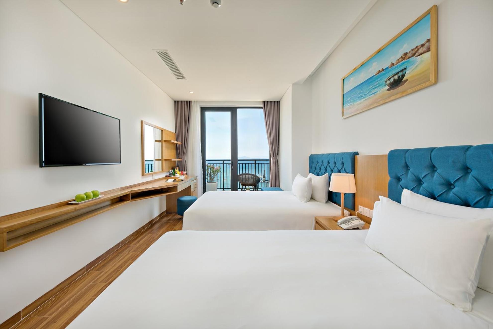 Twin Suite with Balcony and Ocean View photo 1