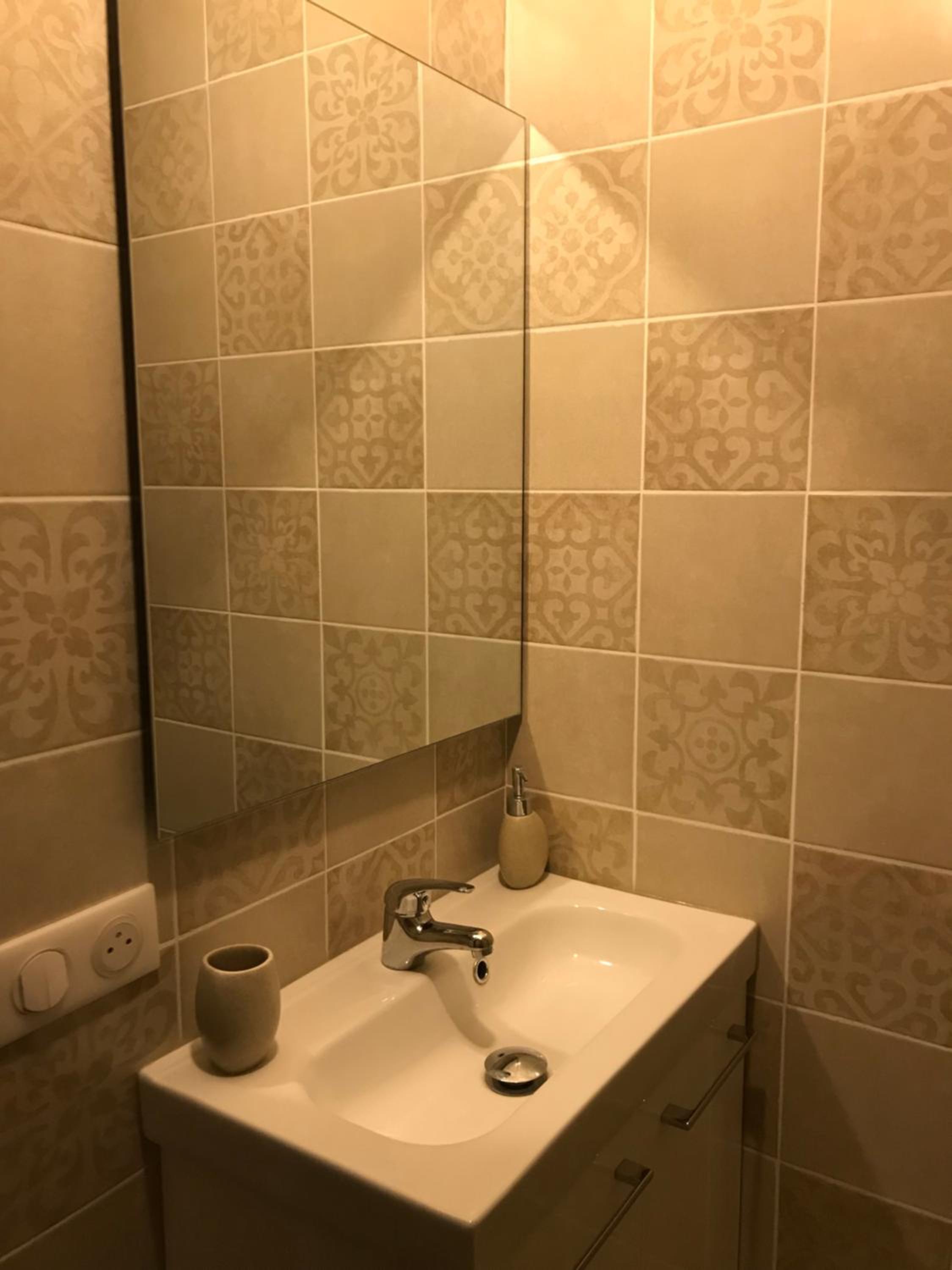 Double Room with Private Bathroom - Photo 7