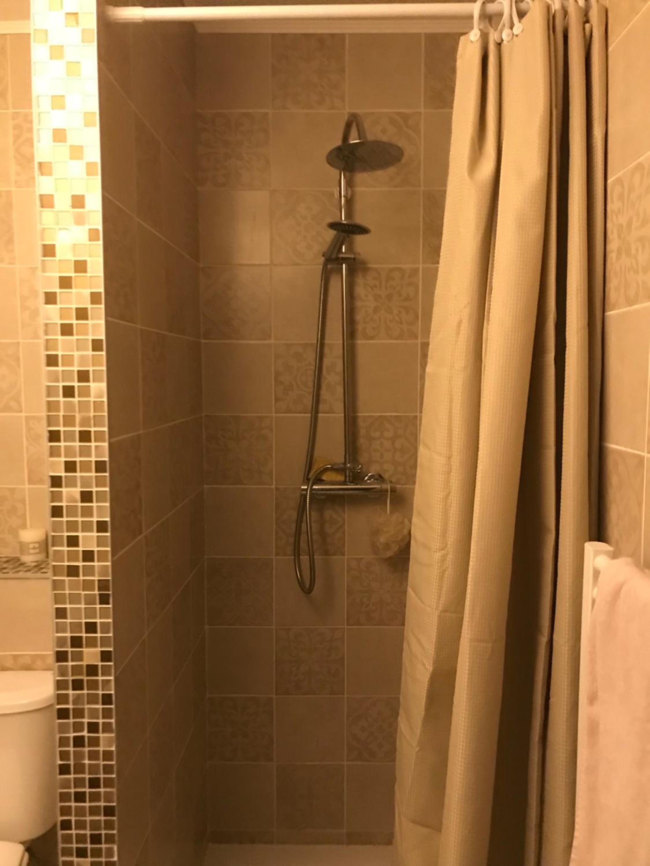 Double Room with Private Bathroom - Photo 2