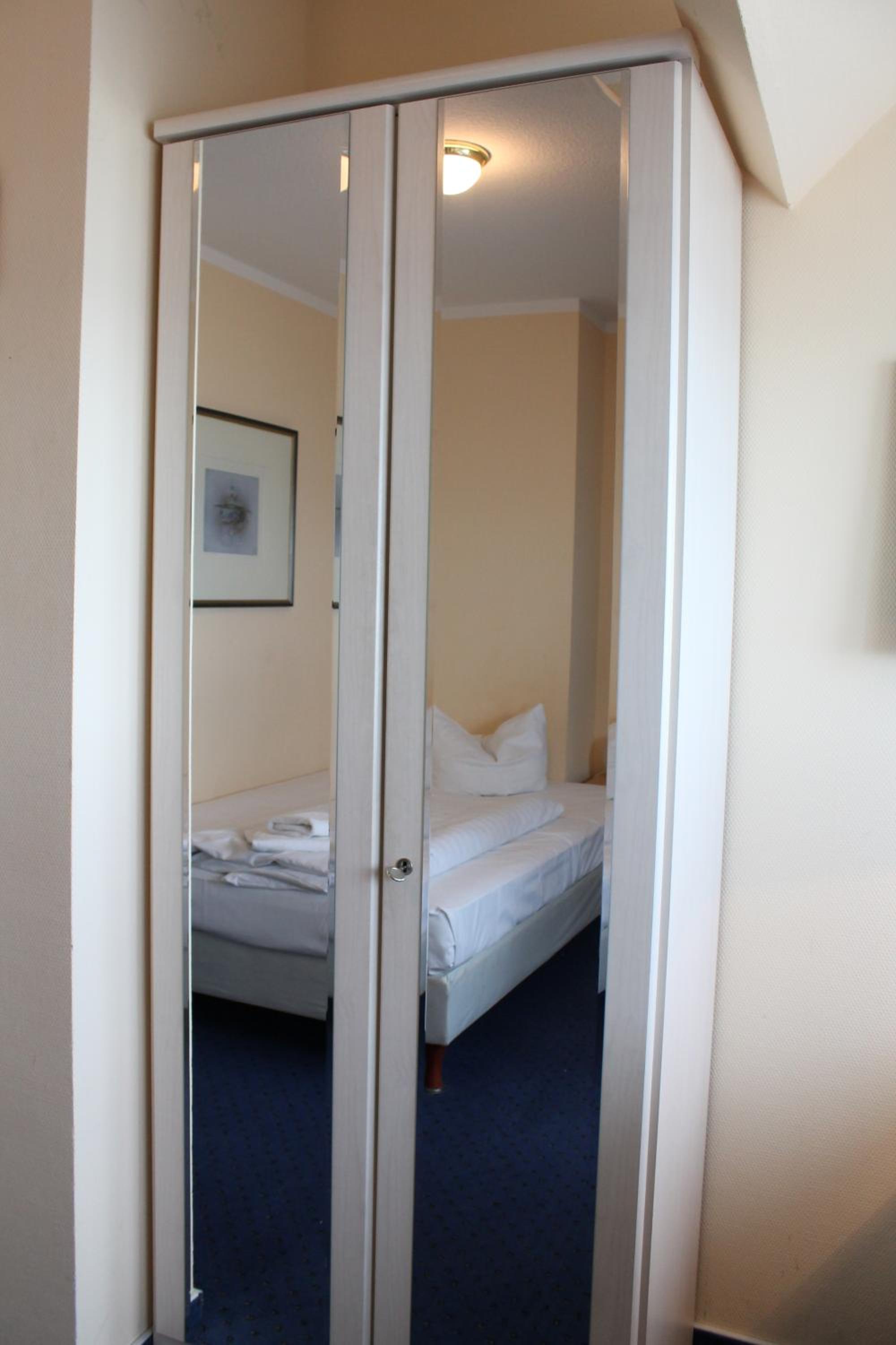 Single Room photo 2