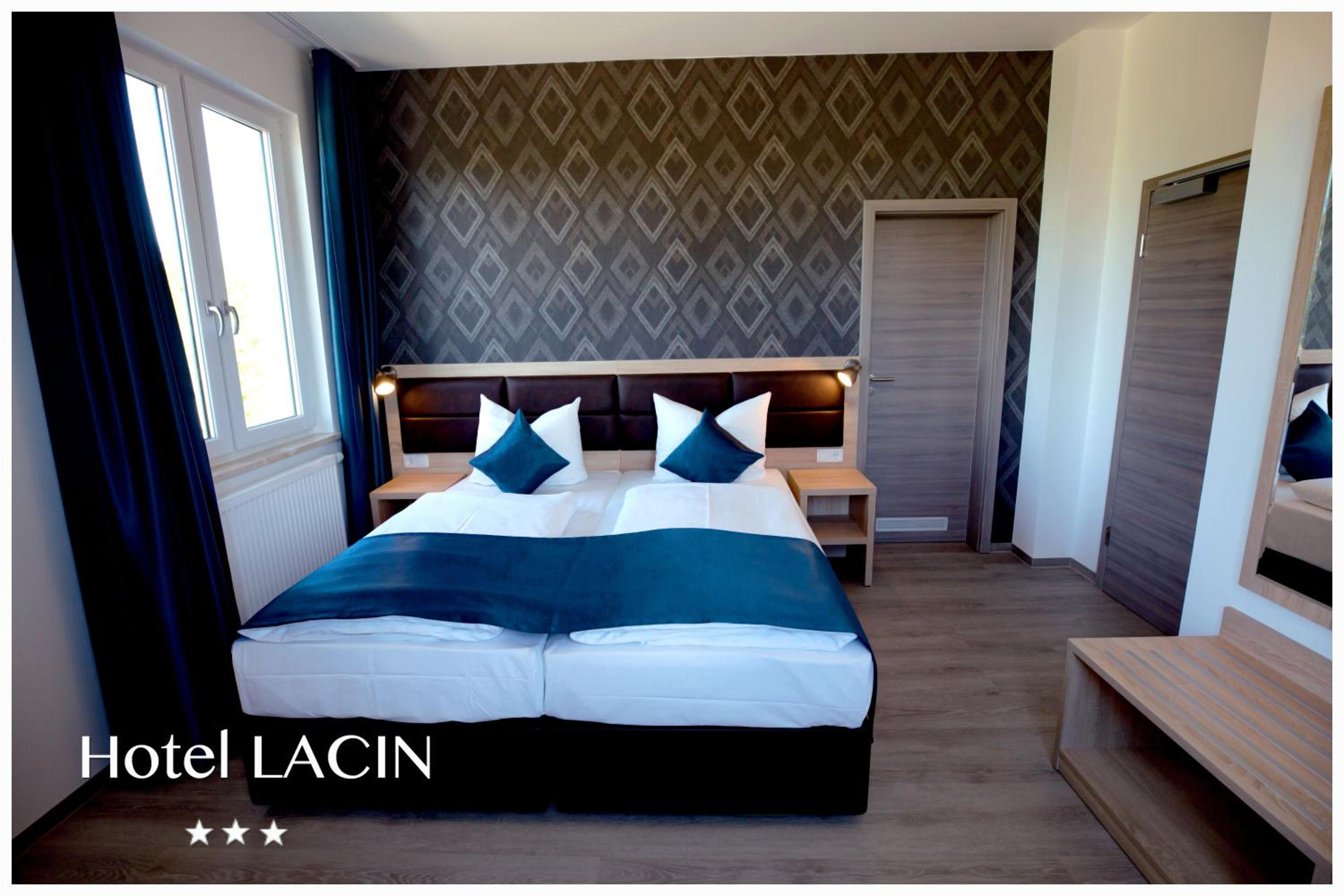Double or Twin Room with Private Bathroom - Photo 3