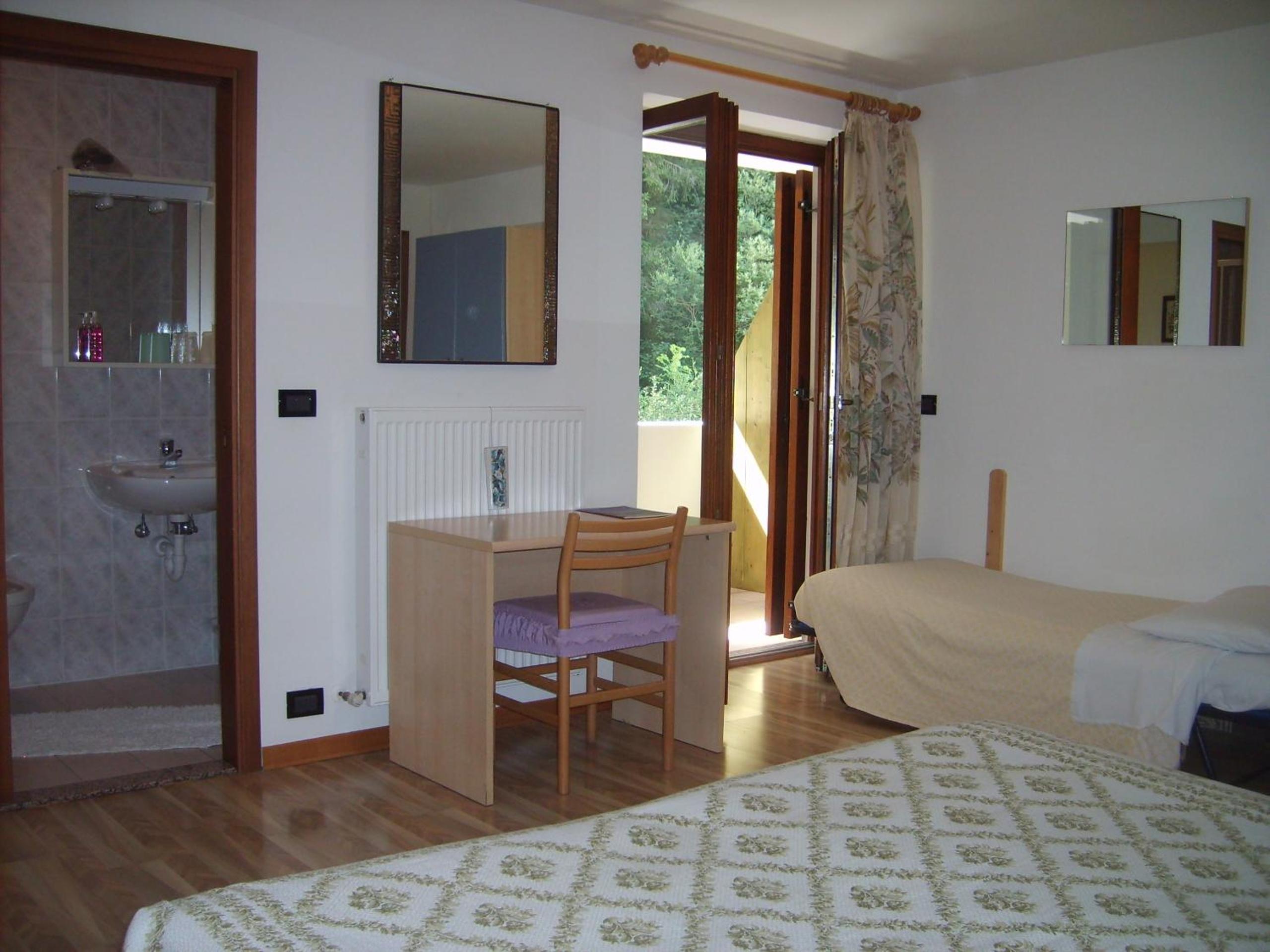 Family Room with Mountain View - Photo 3