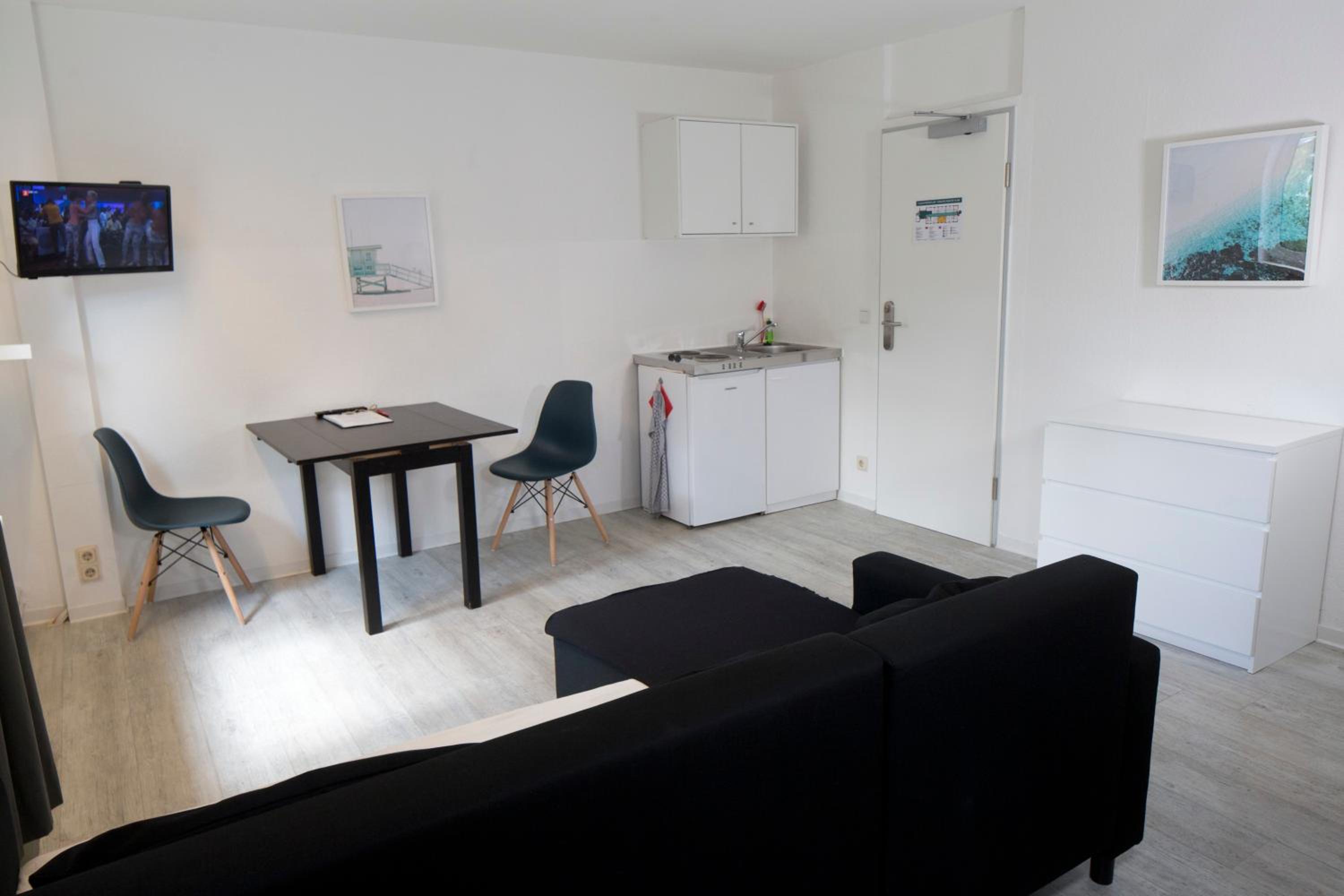 Large Double Room with Kitchenette - Photo 2