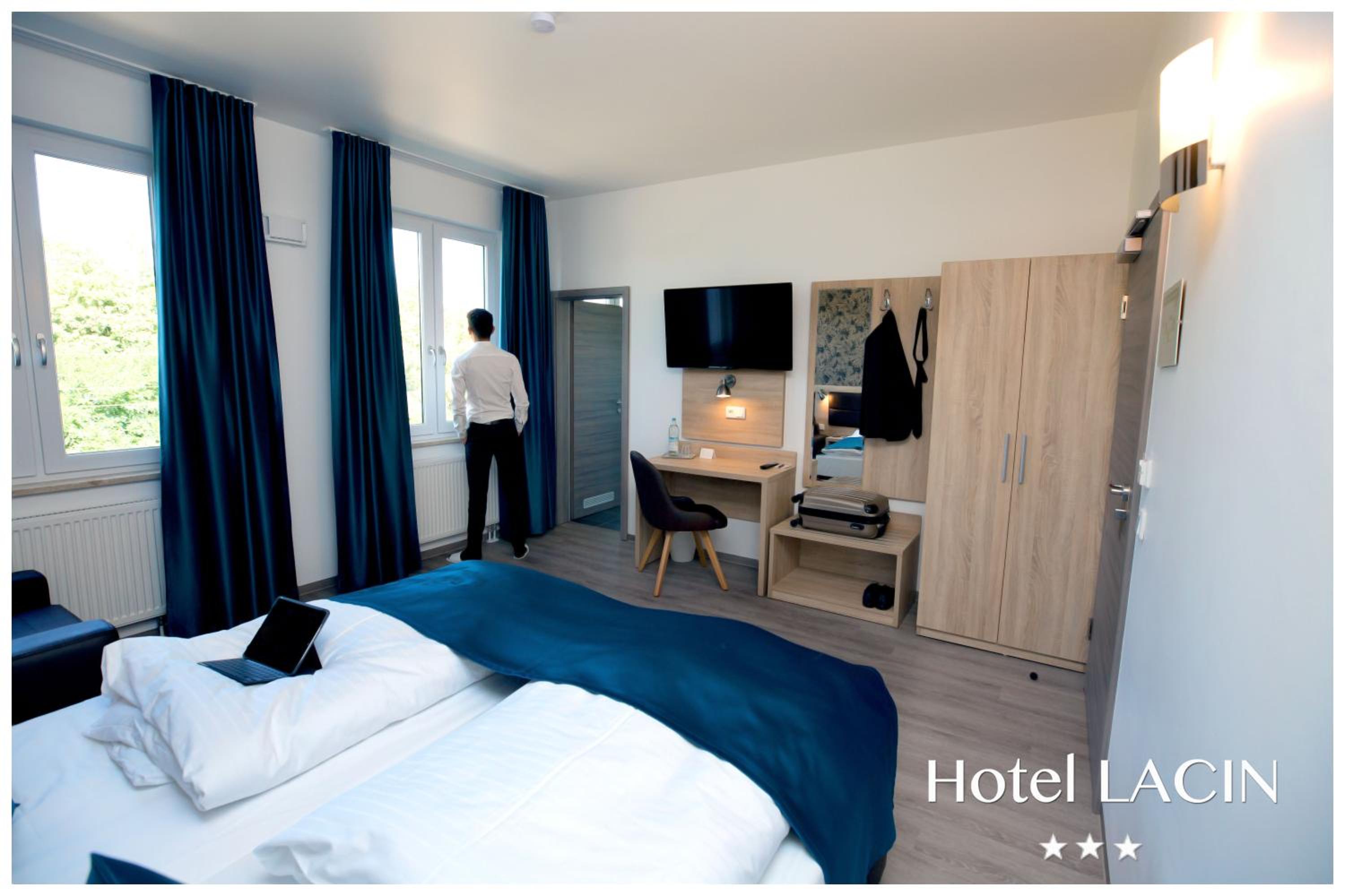 Large Double Room - Photo 6