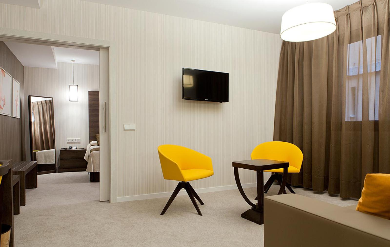 Superior Family Room (2 Adults + 2 Children)