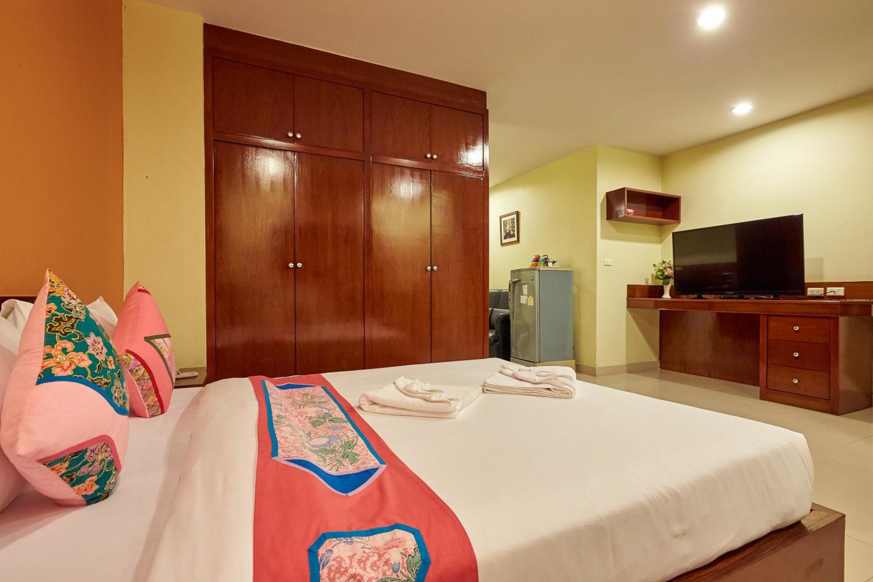 Queen Room with Balcony photo 3