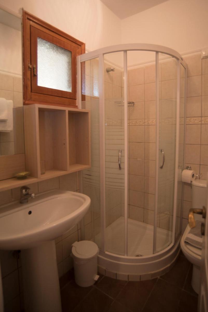 Double or Twin Room - Photo 12