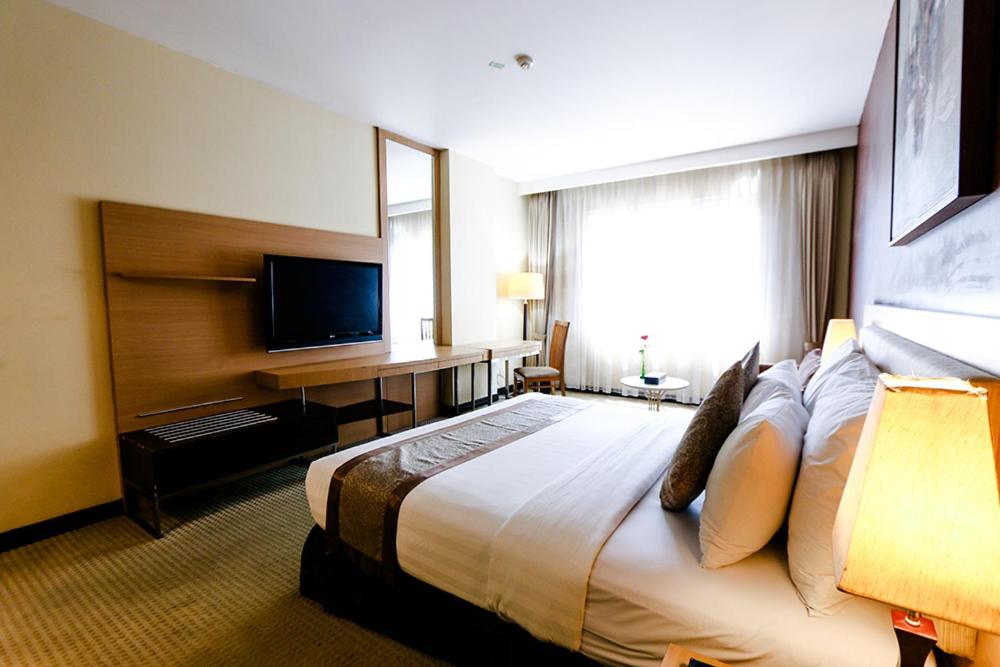 Grand Deluxe King Room - Photo 4
