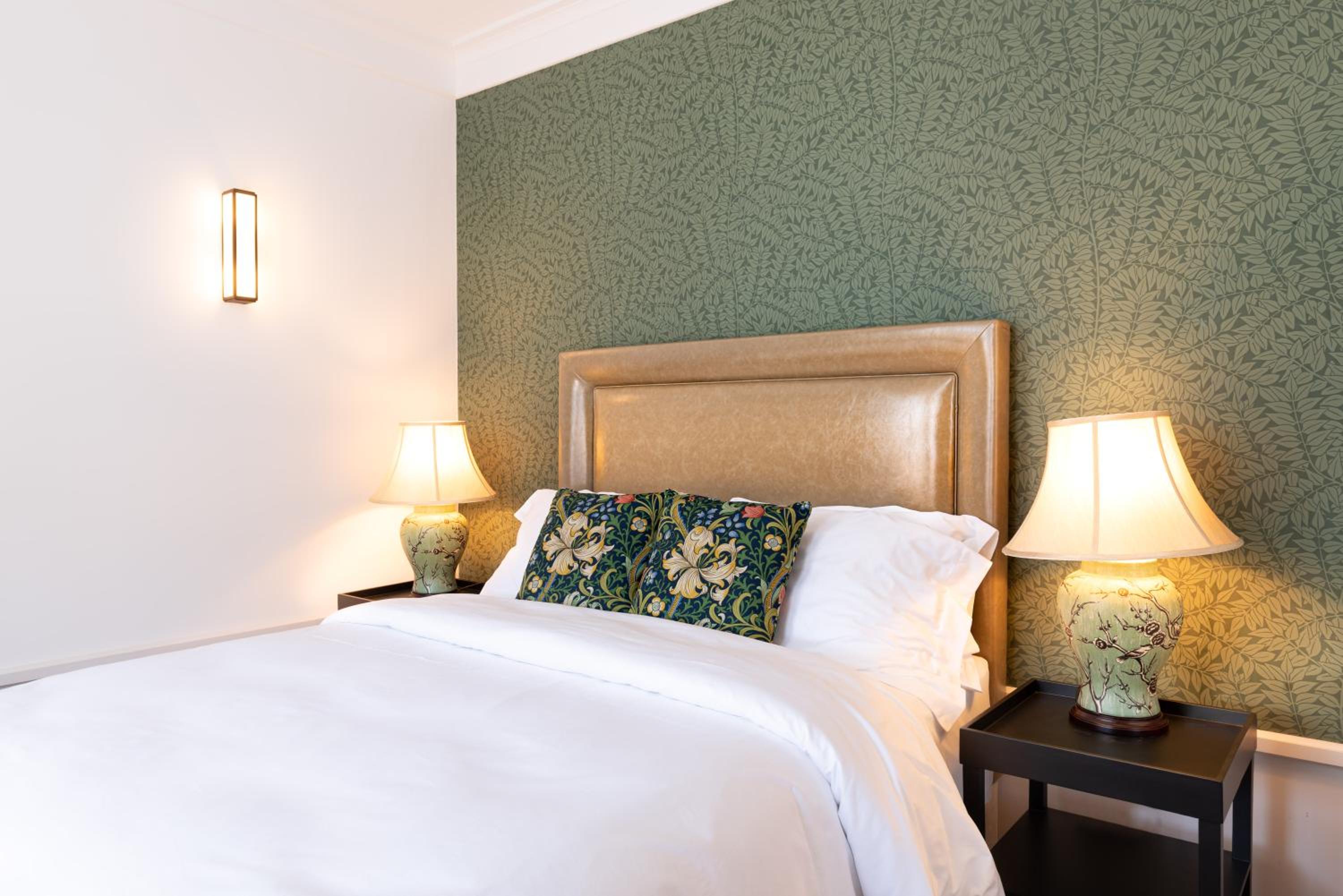 Standard King Room photo 3