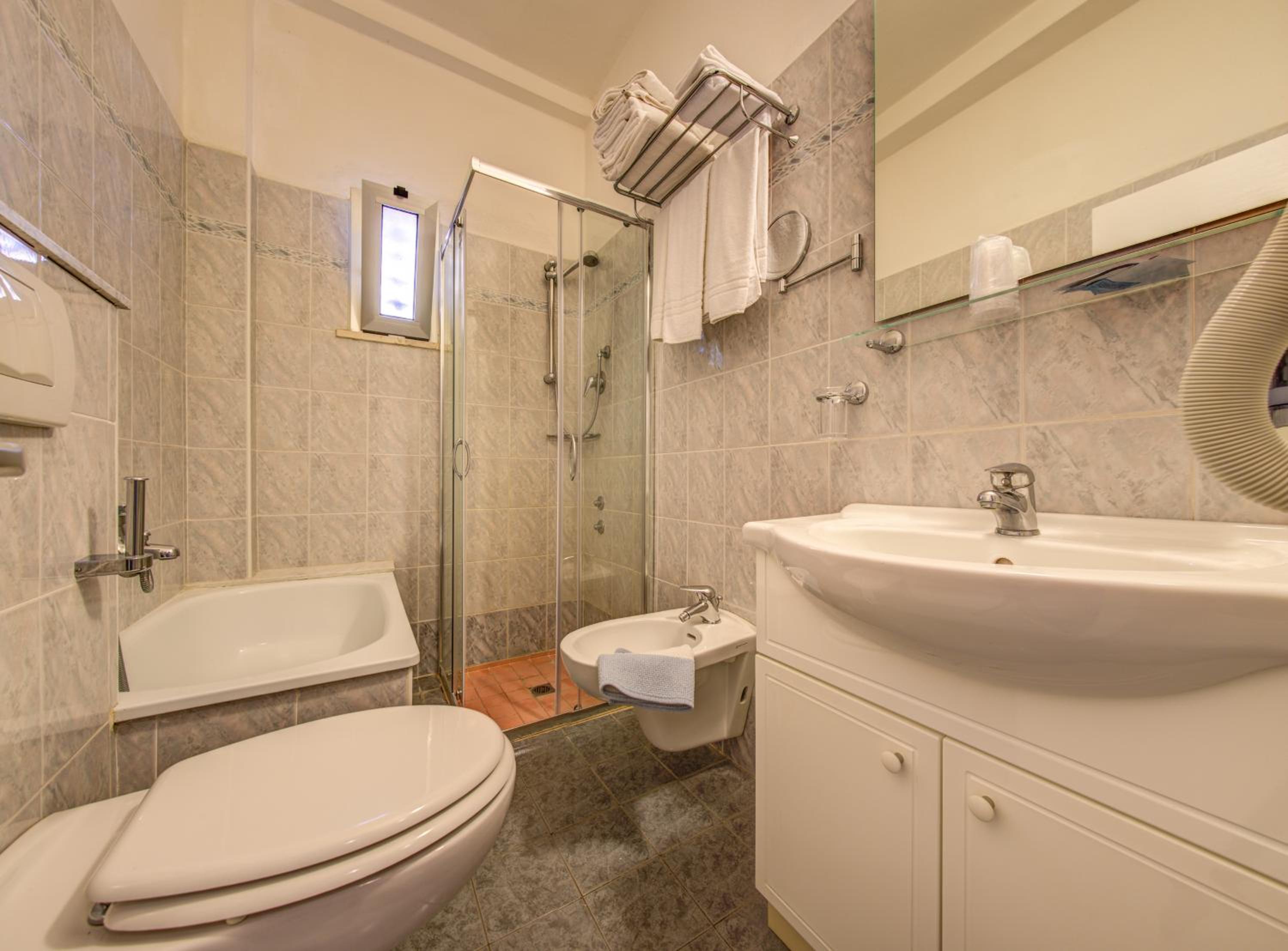 Large Double or Twin Room photo 2