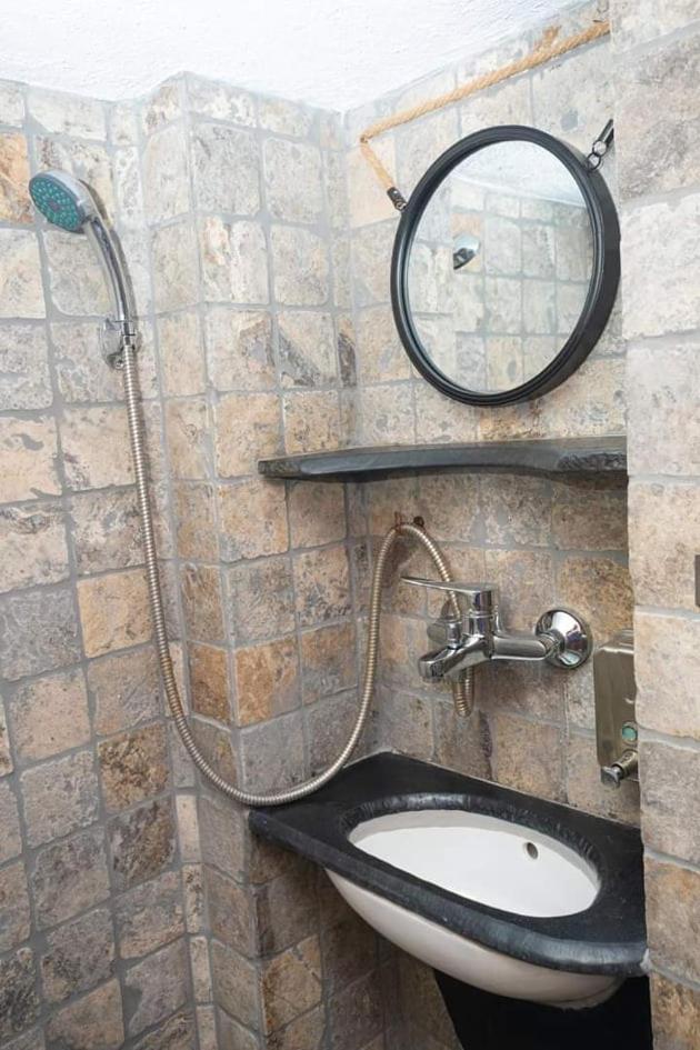 One-Bedroom Apartment - Photo 5