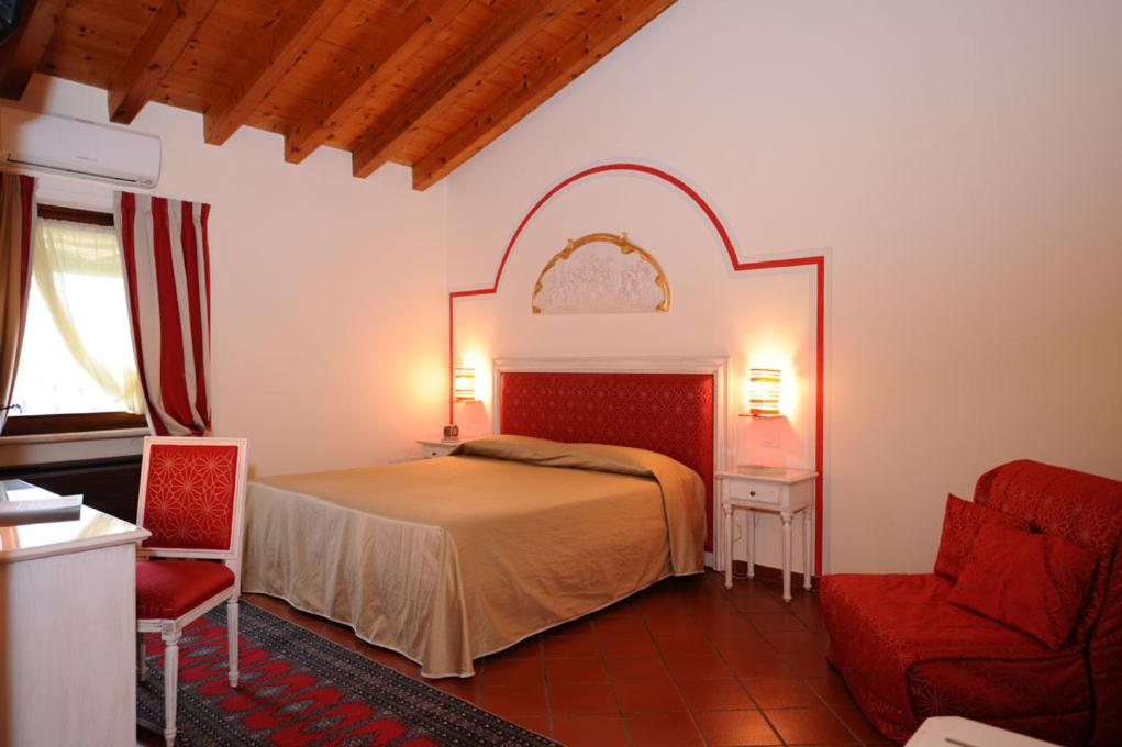 Triple Room - Photo 10