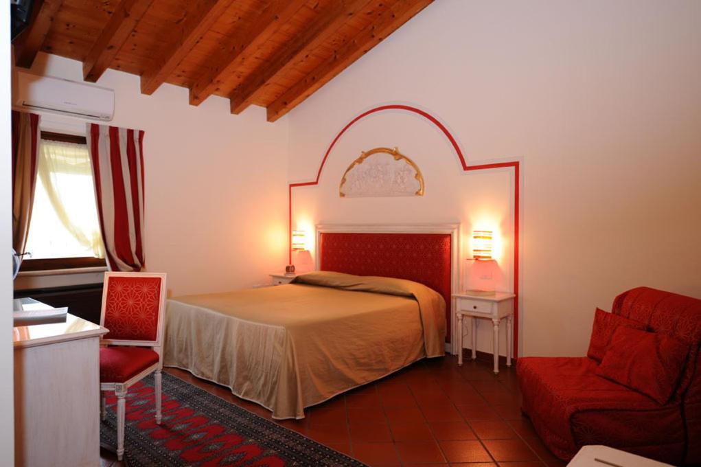 Double Room - Photo 2