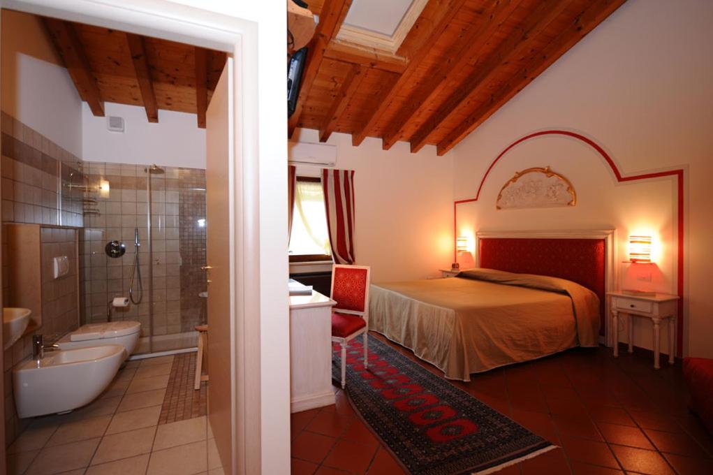 Double Room - Photo 3