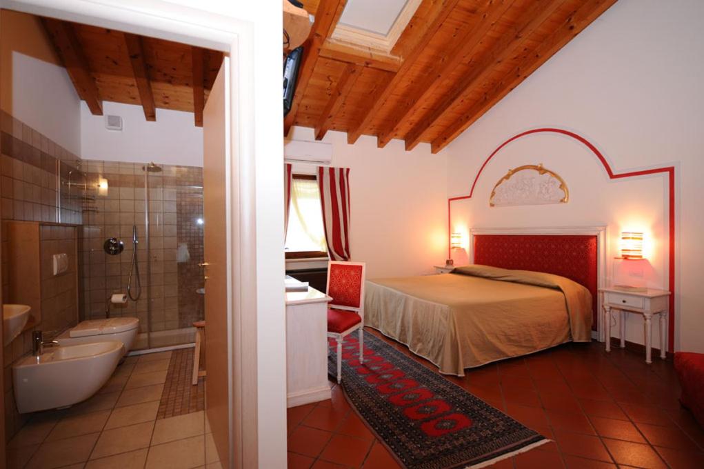 Triple Room - Photo 11