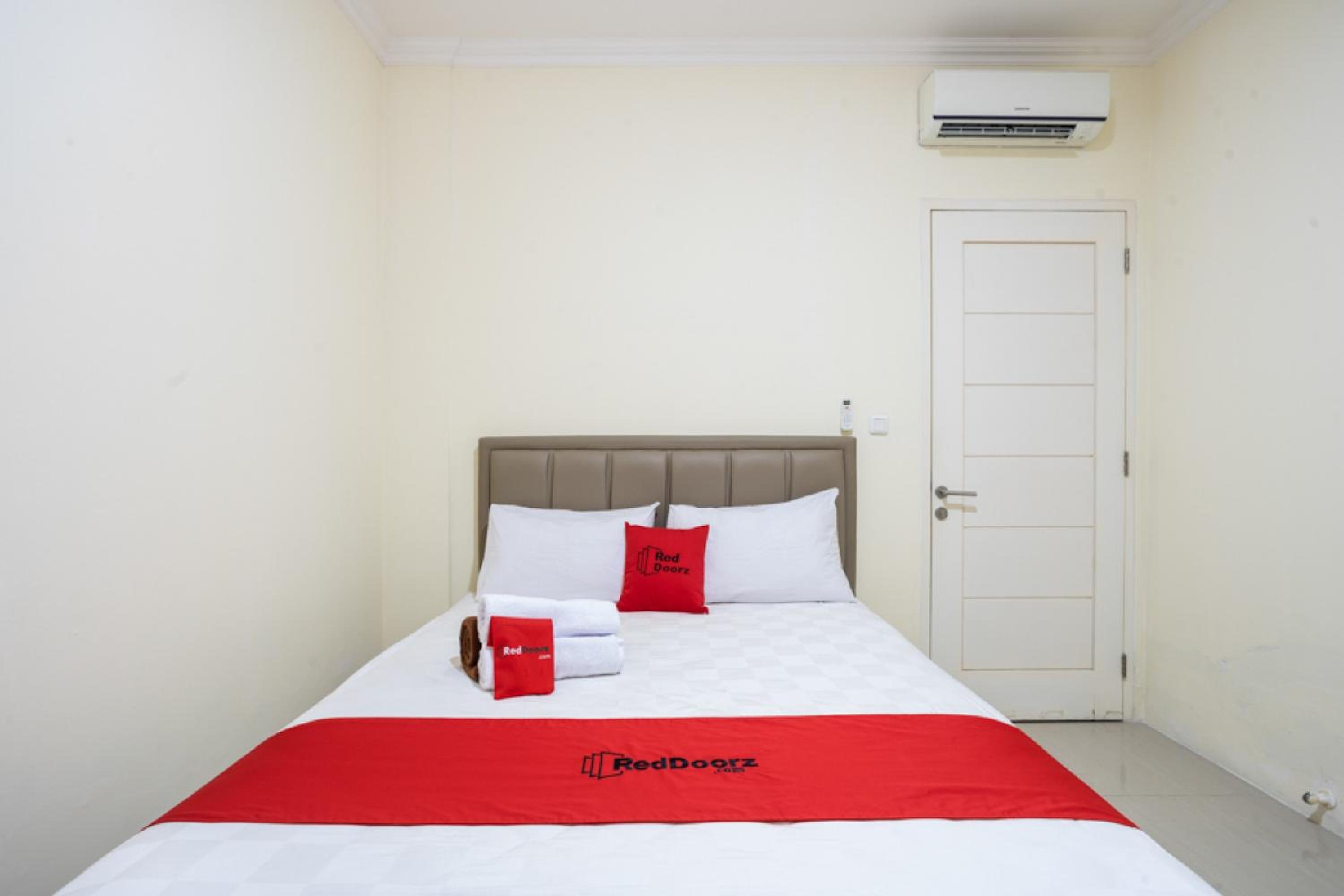 RedDoorz Double Room
