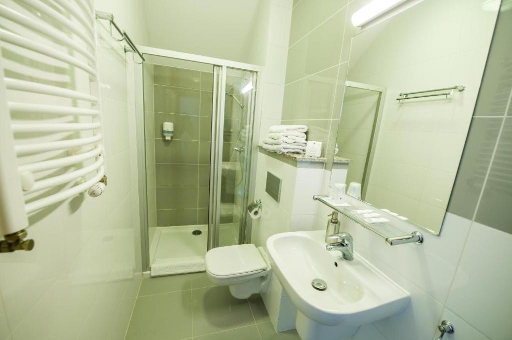 Standard Double Room - Photo 5