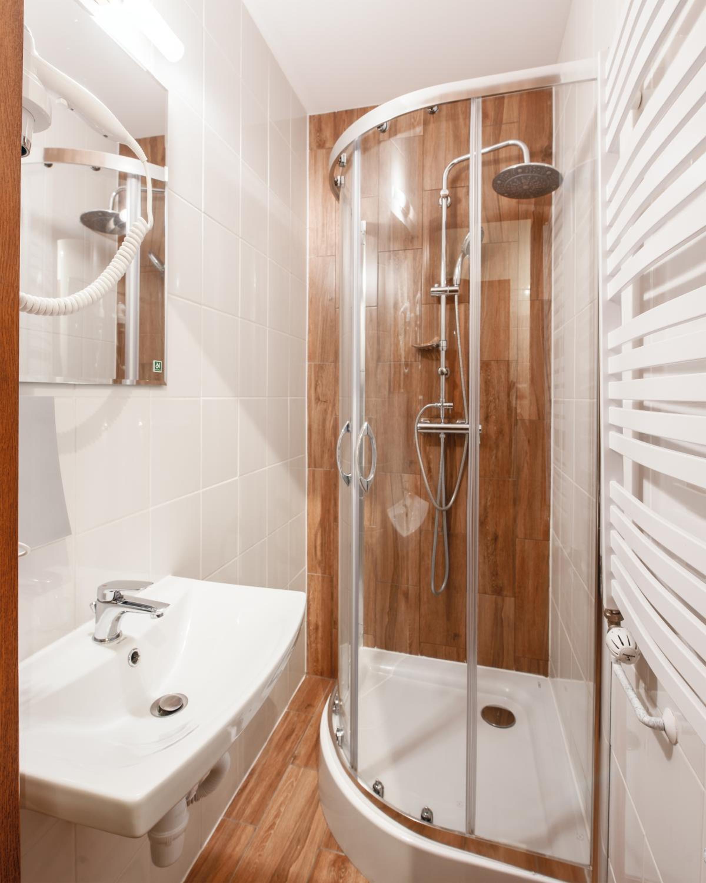 Twin Room with Shared Bathroom photo 3