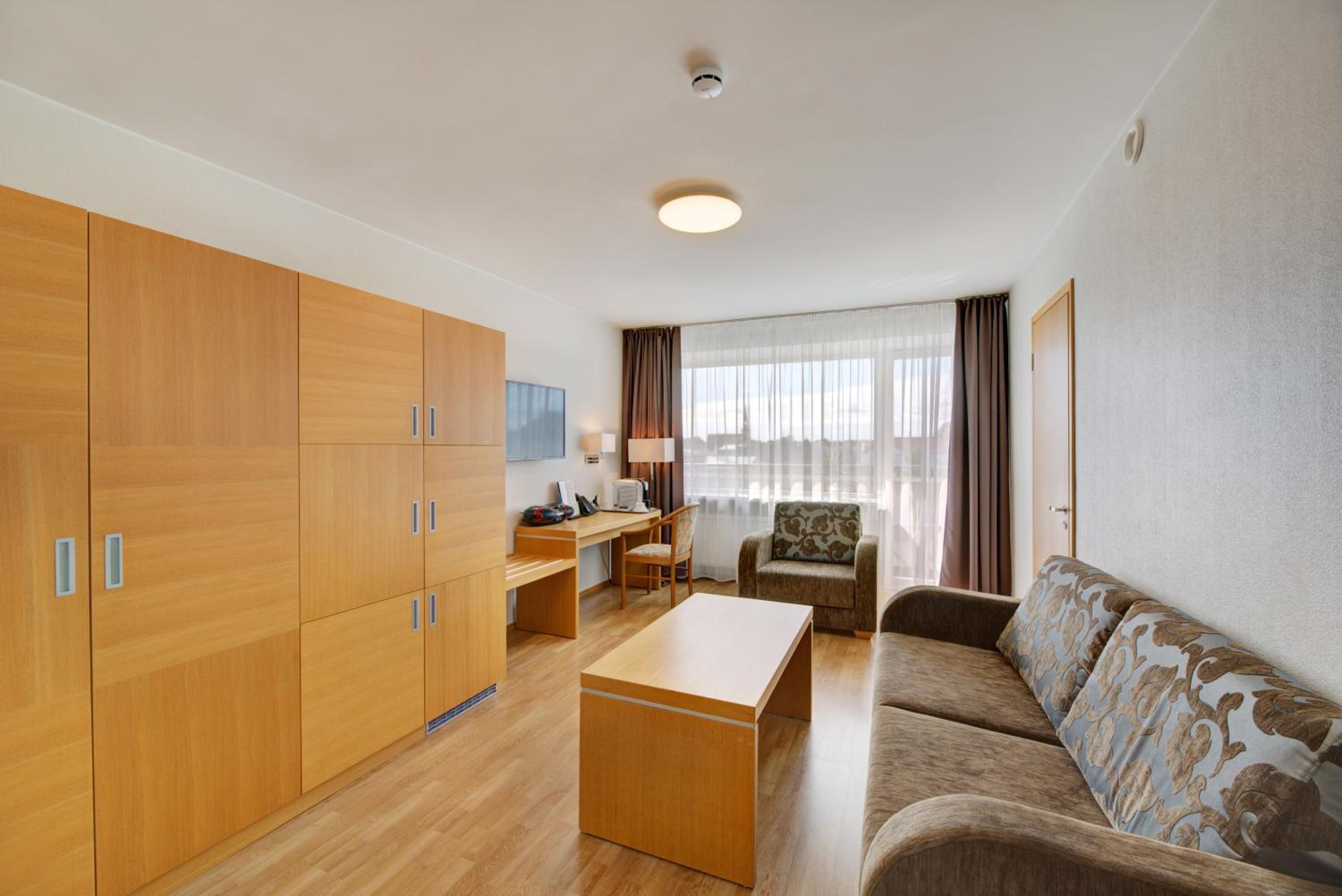 Family Suite (2 Adults + 2 Children) with Balcony and City View photo 2