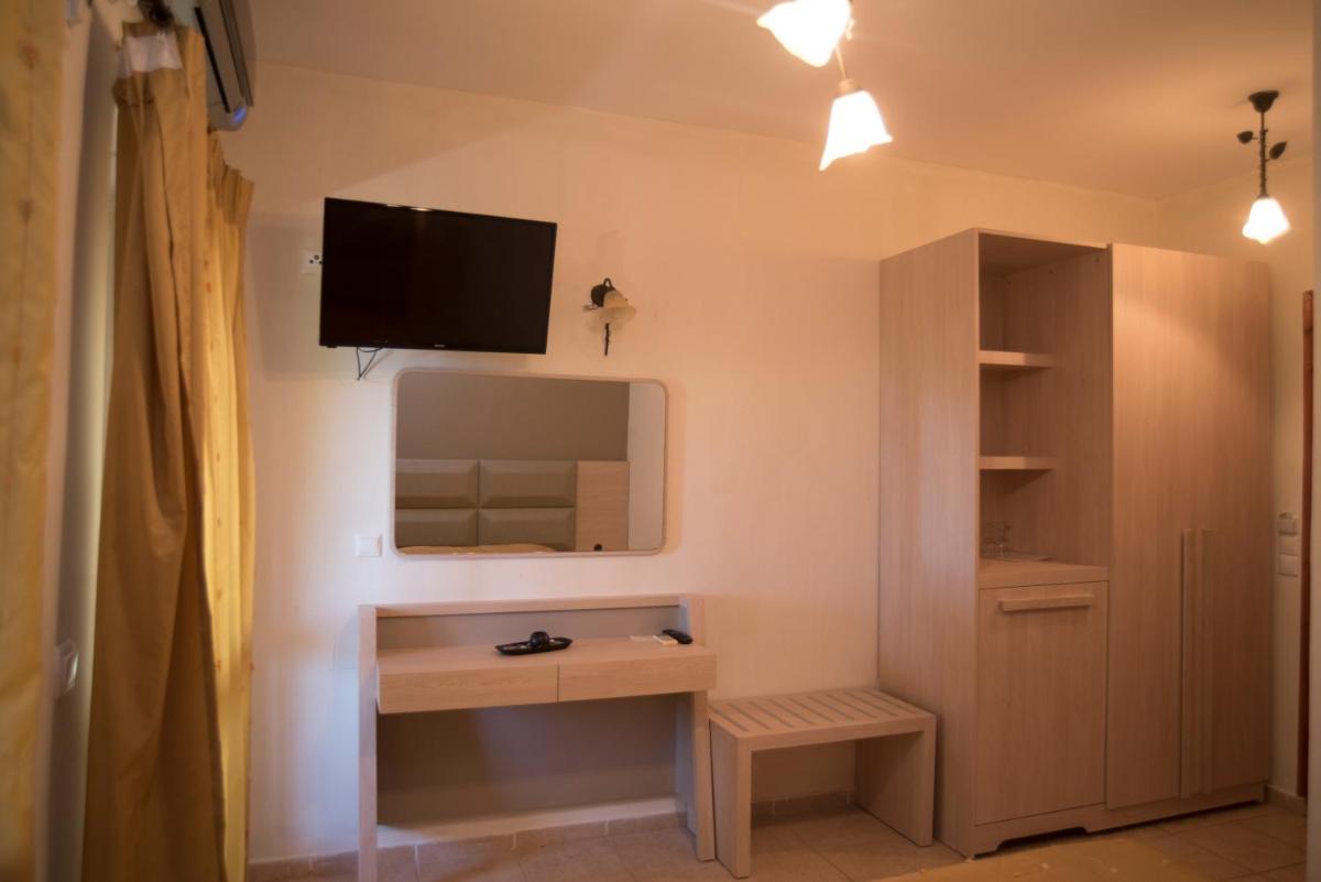 Double or Twin Room - Photo 16