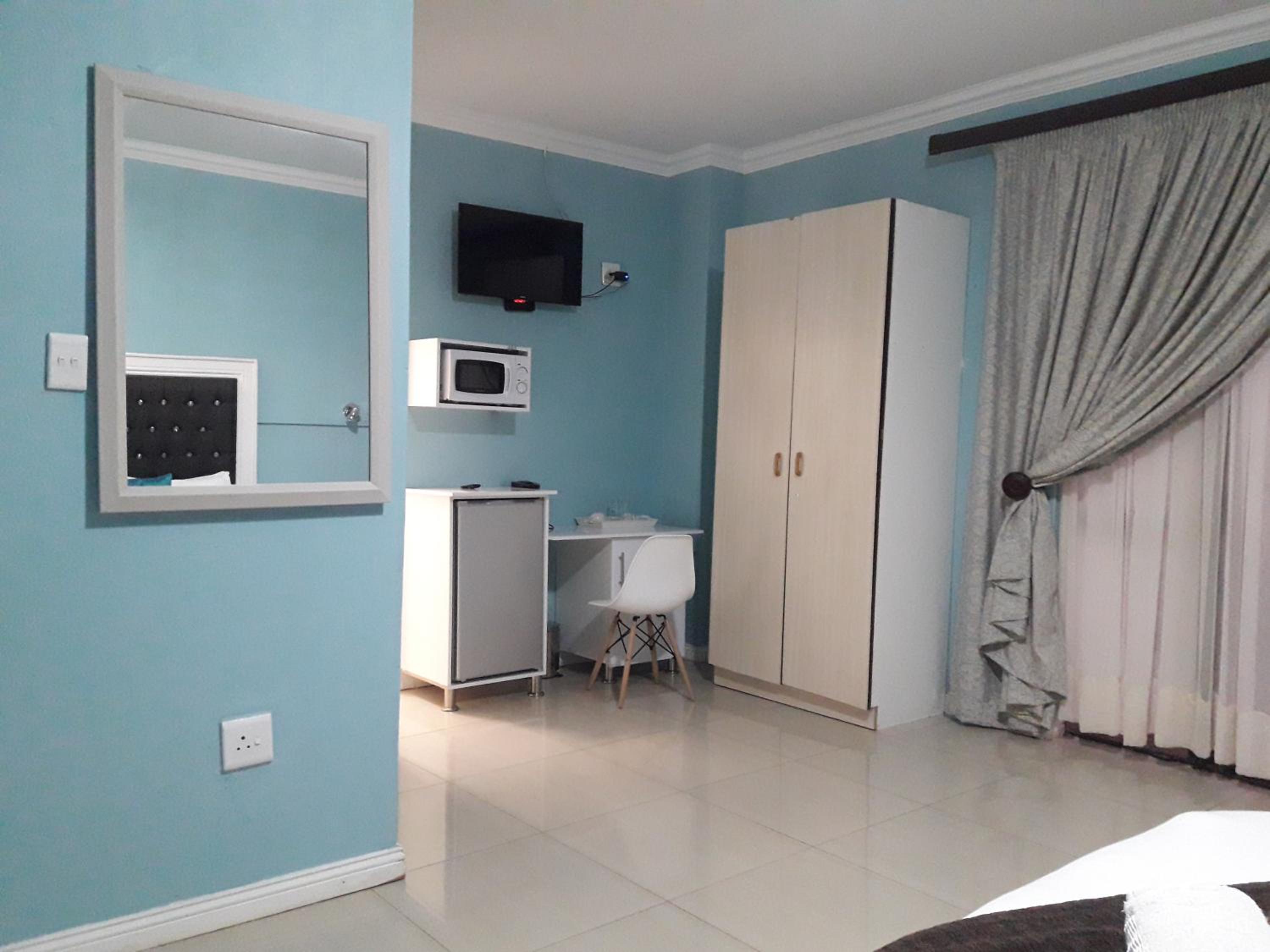 Standard King Room photo 1