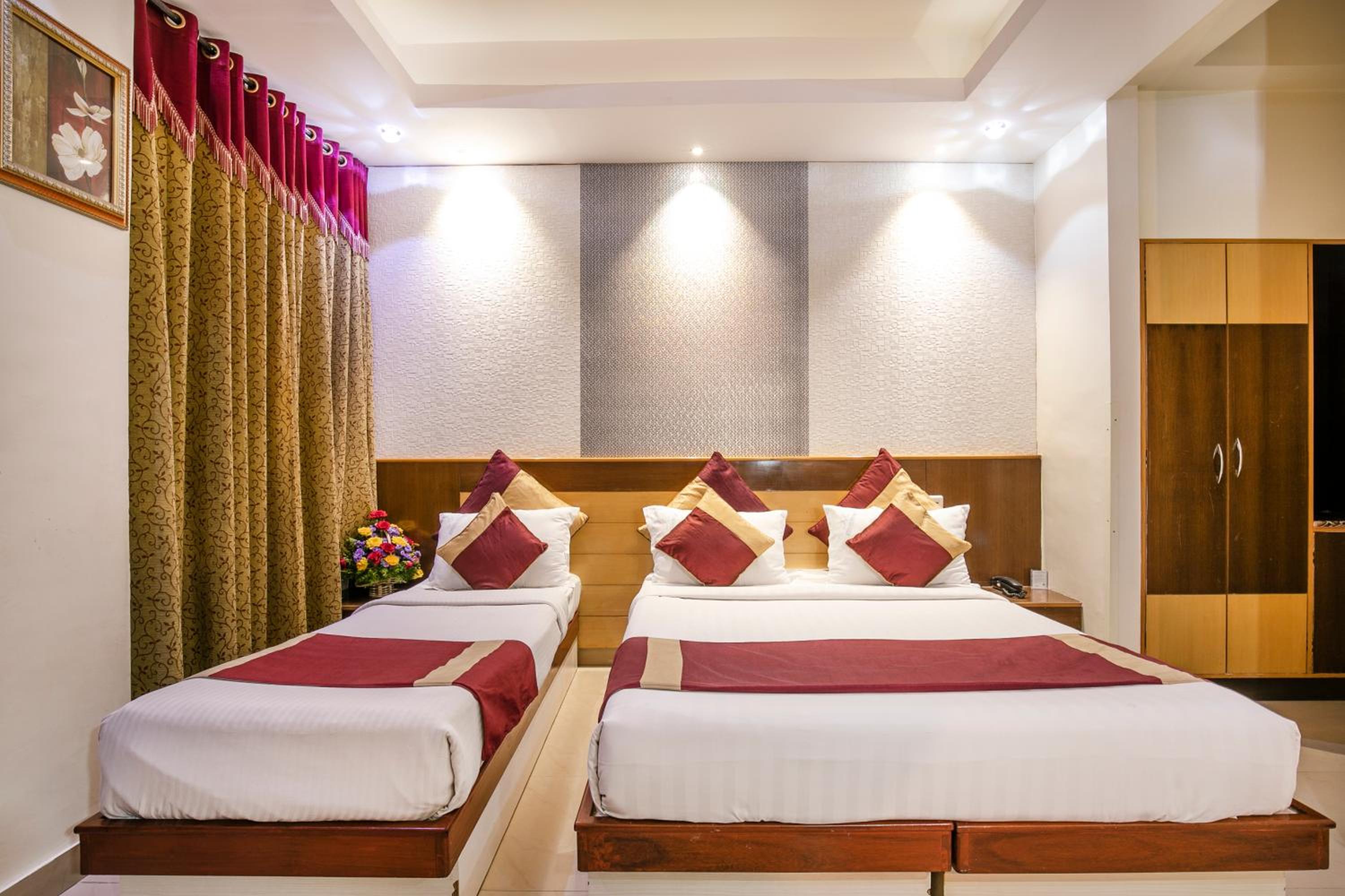 Signature Suite - Photo 11