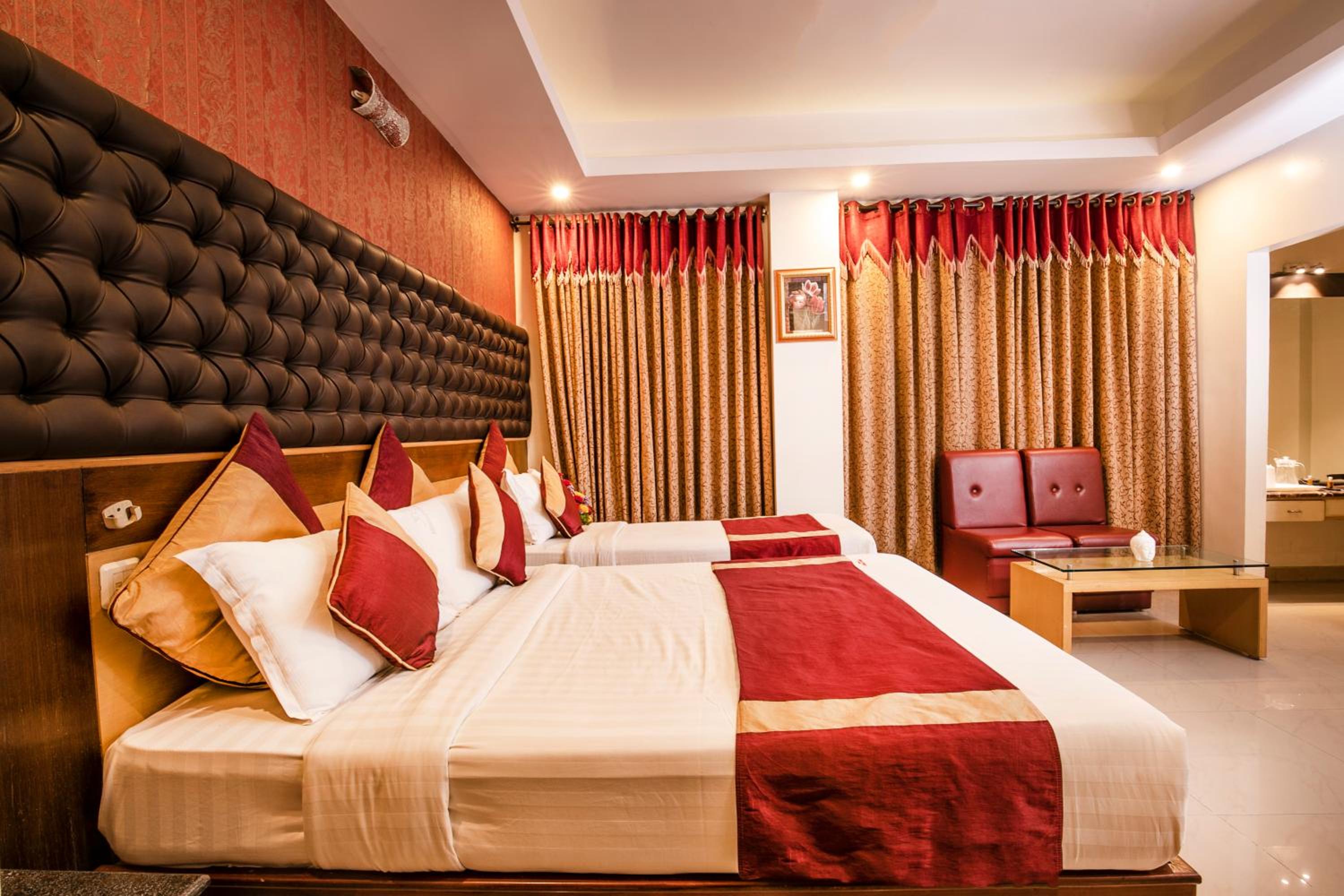 Signature Suite - Photo 14