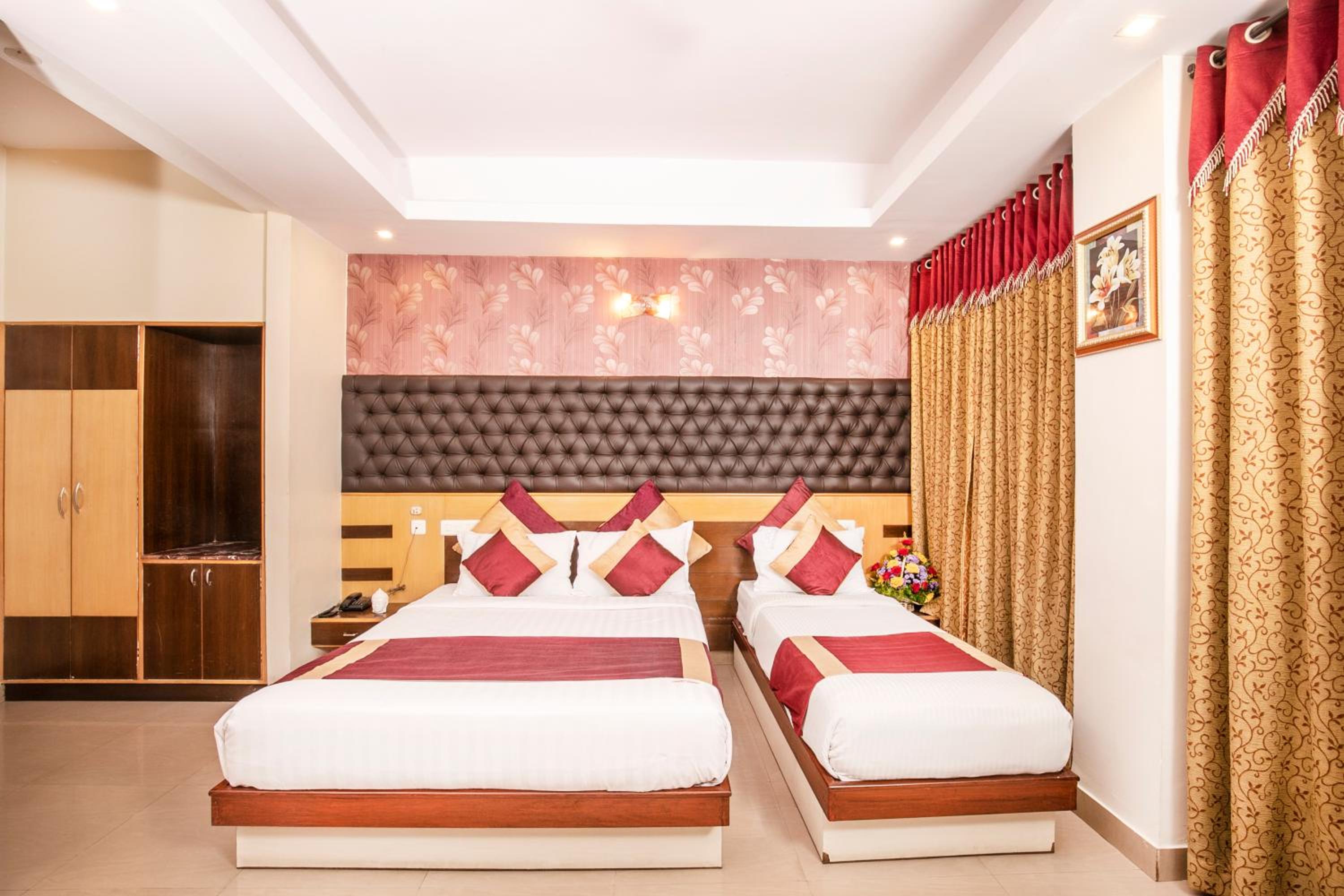 Signature Suite - Photo 5