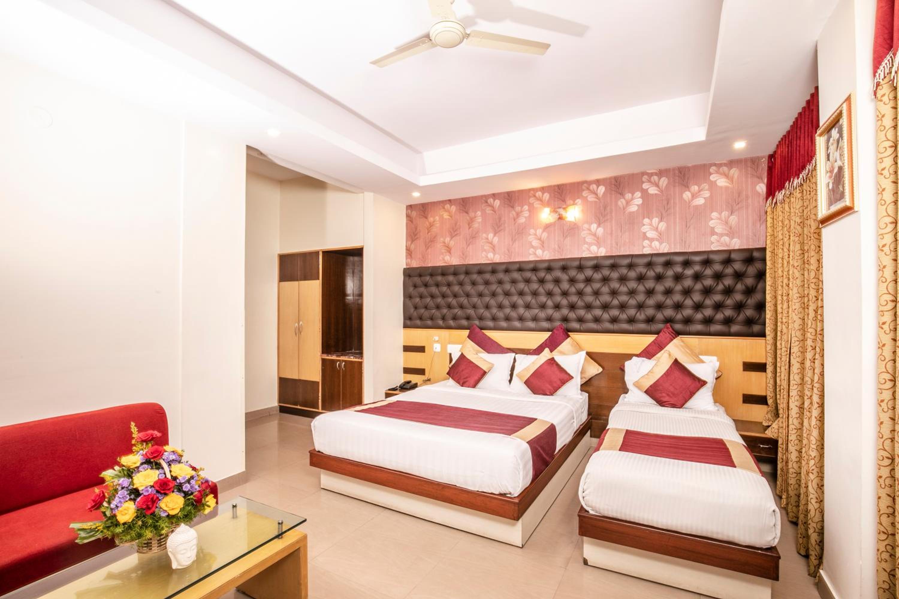 Signature Suite - Photo 6