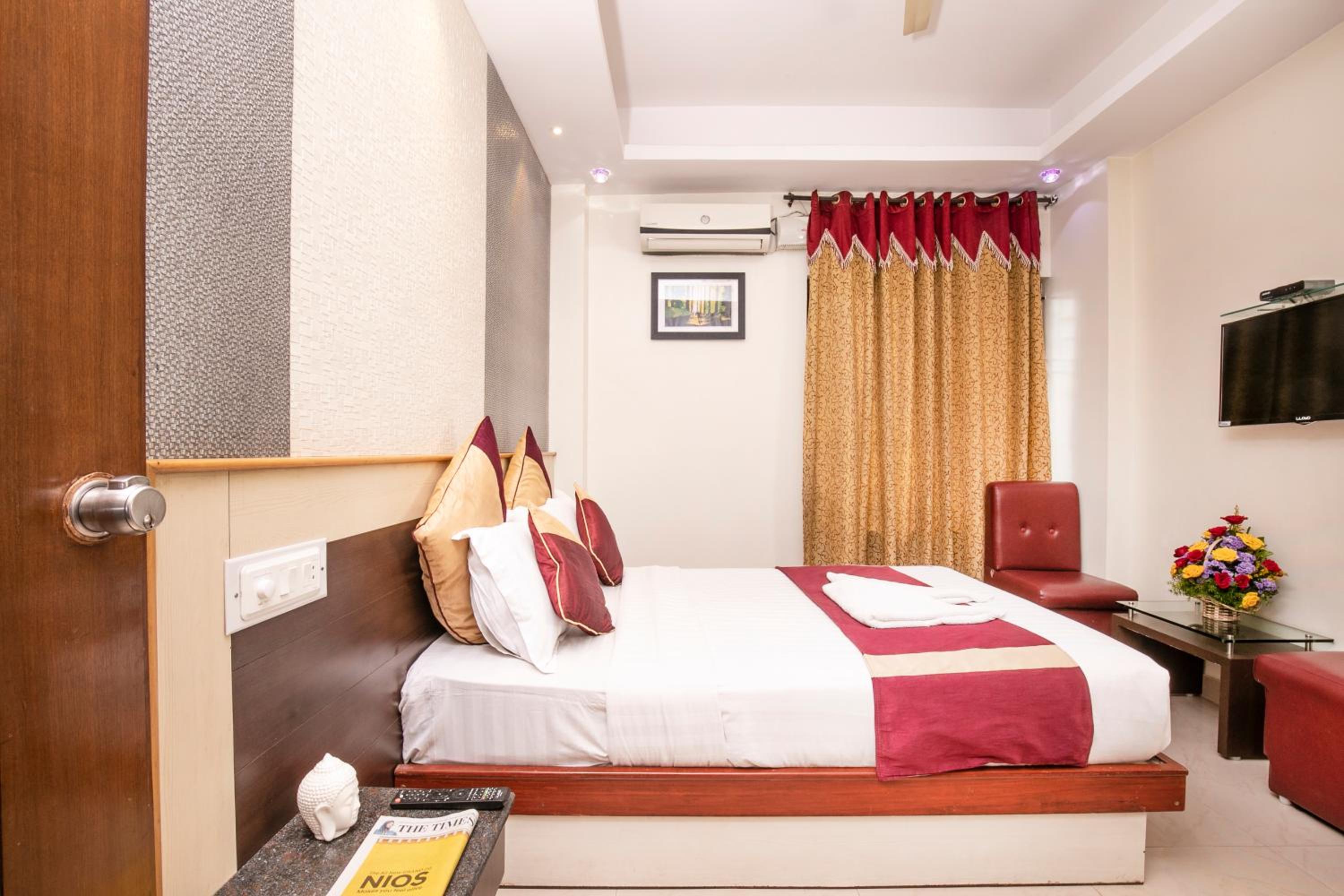 Signature Suite - Photo 18