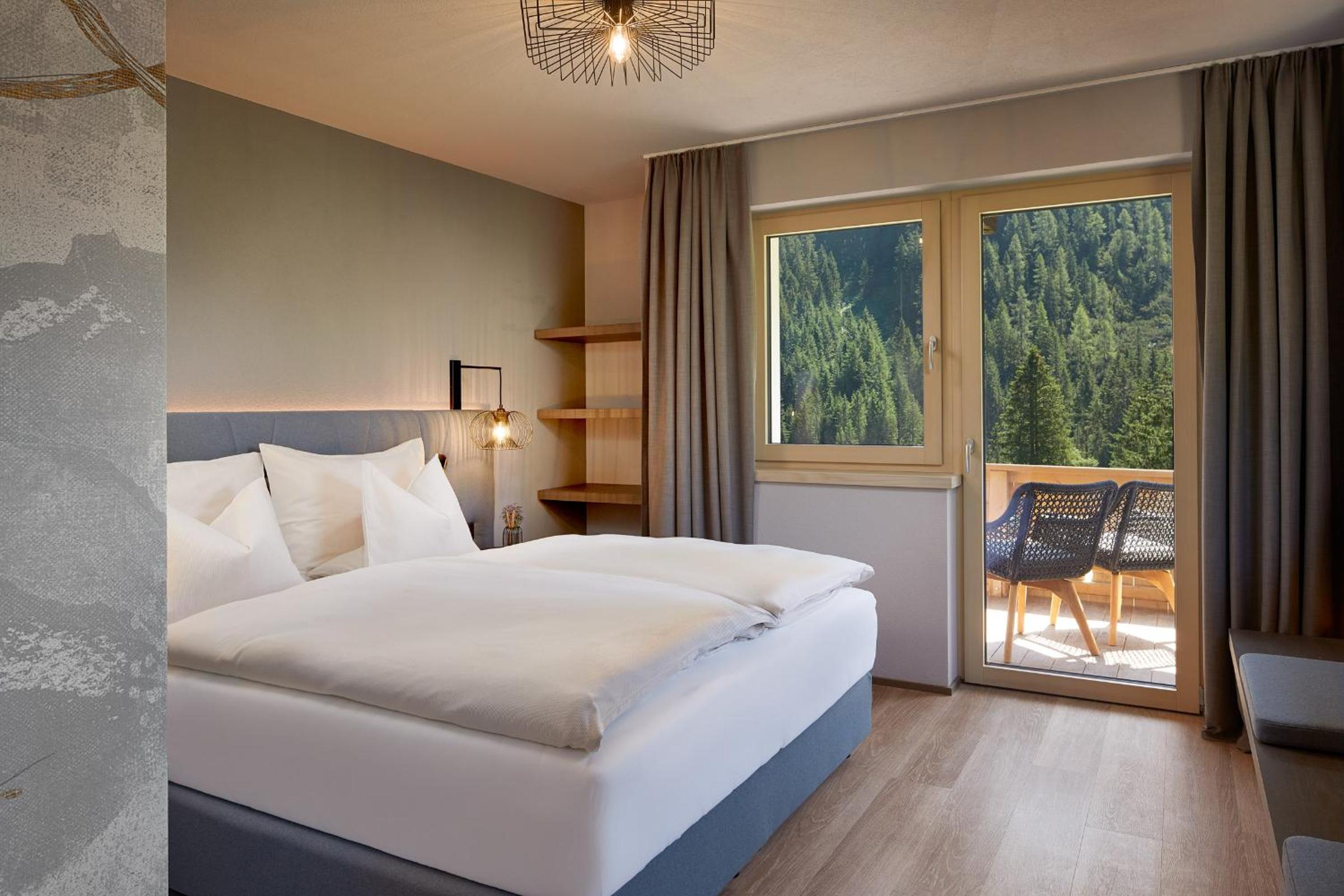Suite with Mountain View photo 2